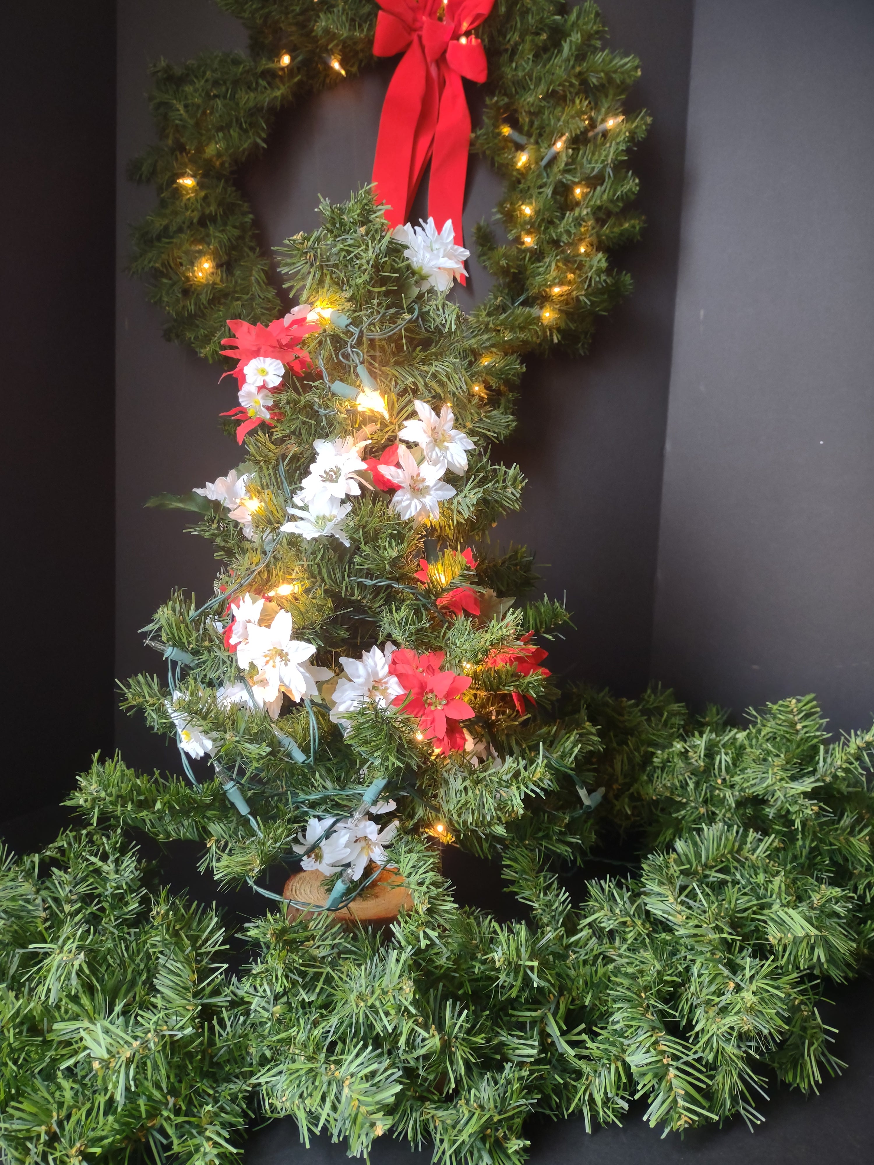 Vintage Artificial Christmas Poinsettia Light Up Tree Wreath Garland (lot 1229)