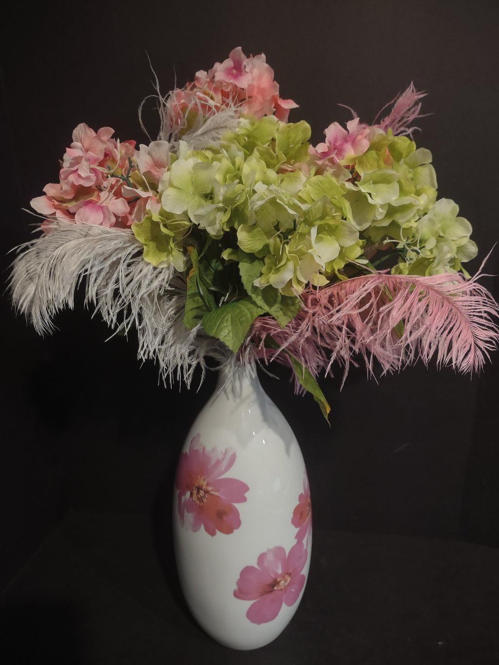 Valentine's Day Spring White Vase Pink Green Flower Feather (lot 1486)