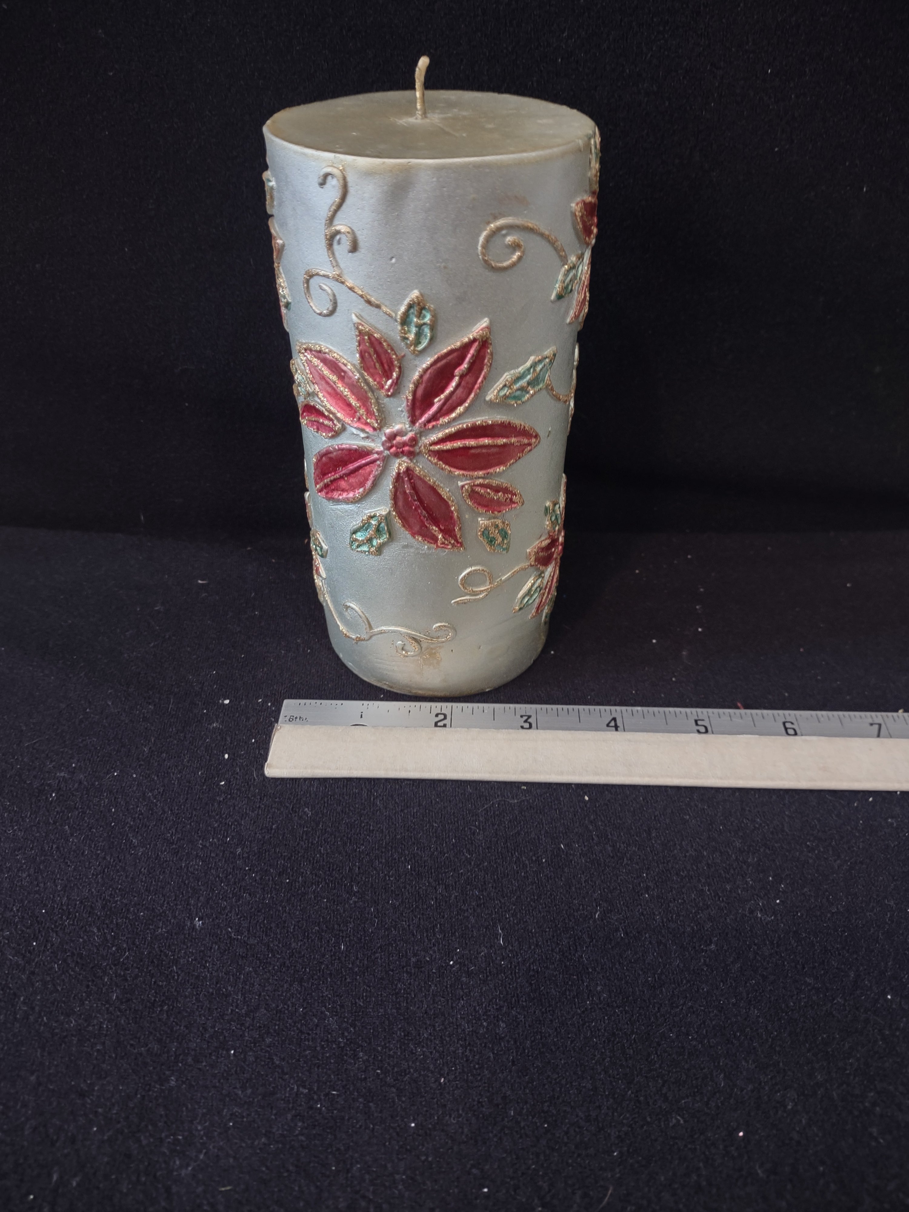 Christmas Poinsettias Gold Trim Decorated 6" Pillar Candle (Lot 4209)
