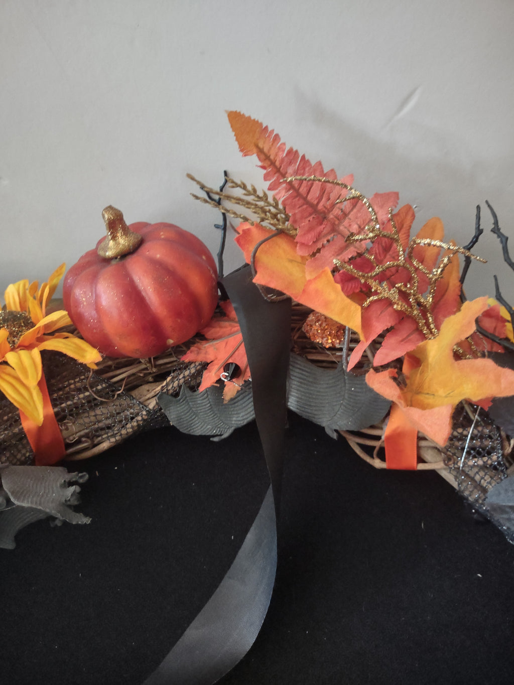 Halloween/Fall Black Rose Bats Pumpkins Leaves Grape Vine Wreath (Lot 3461)