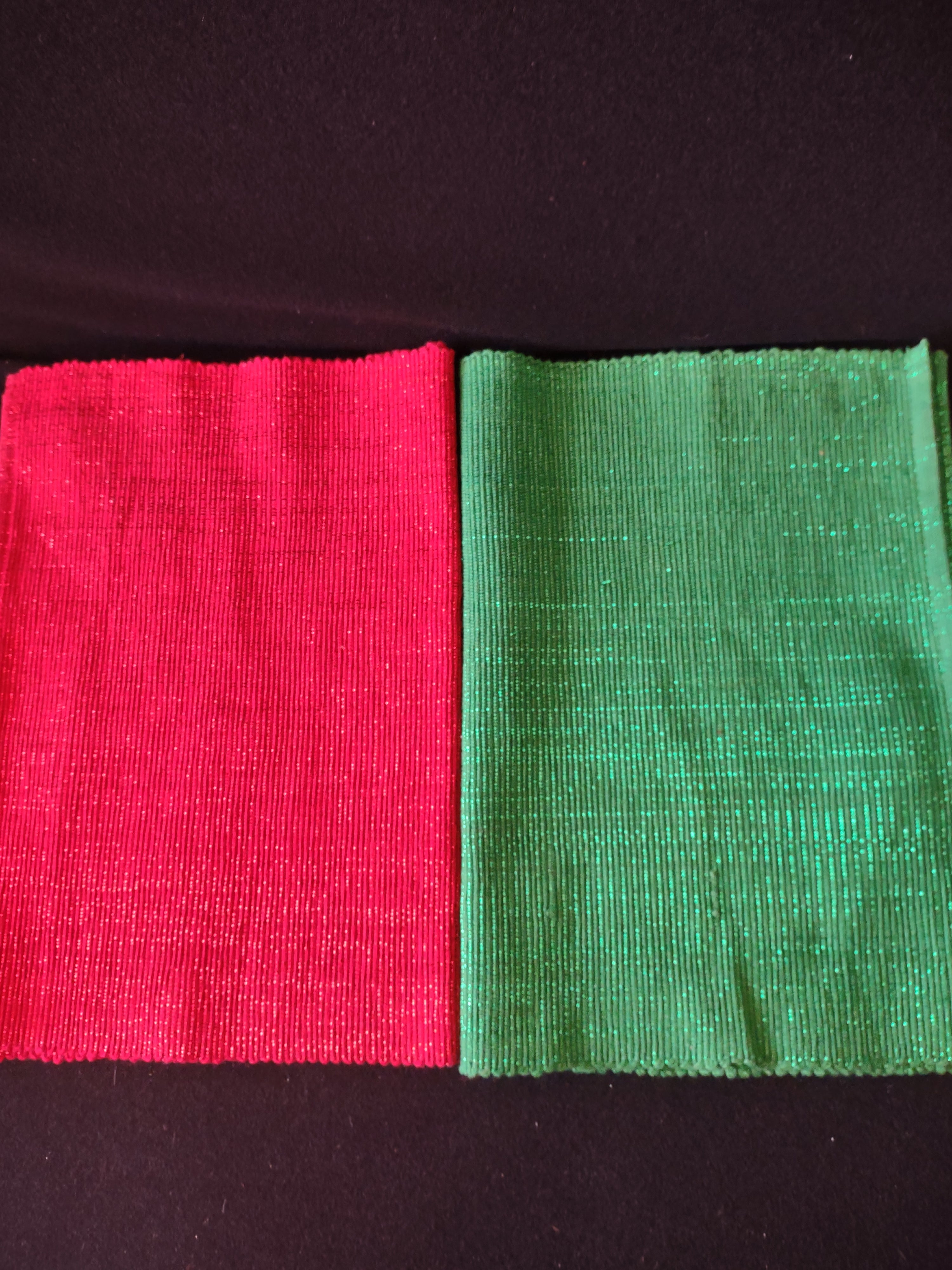 Christmas Holiday Placemat x 4 Sparkle Red Green 19 X 13" (Lot 4361)