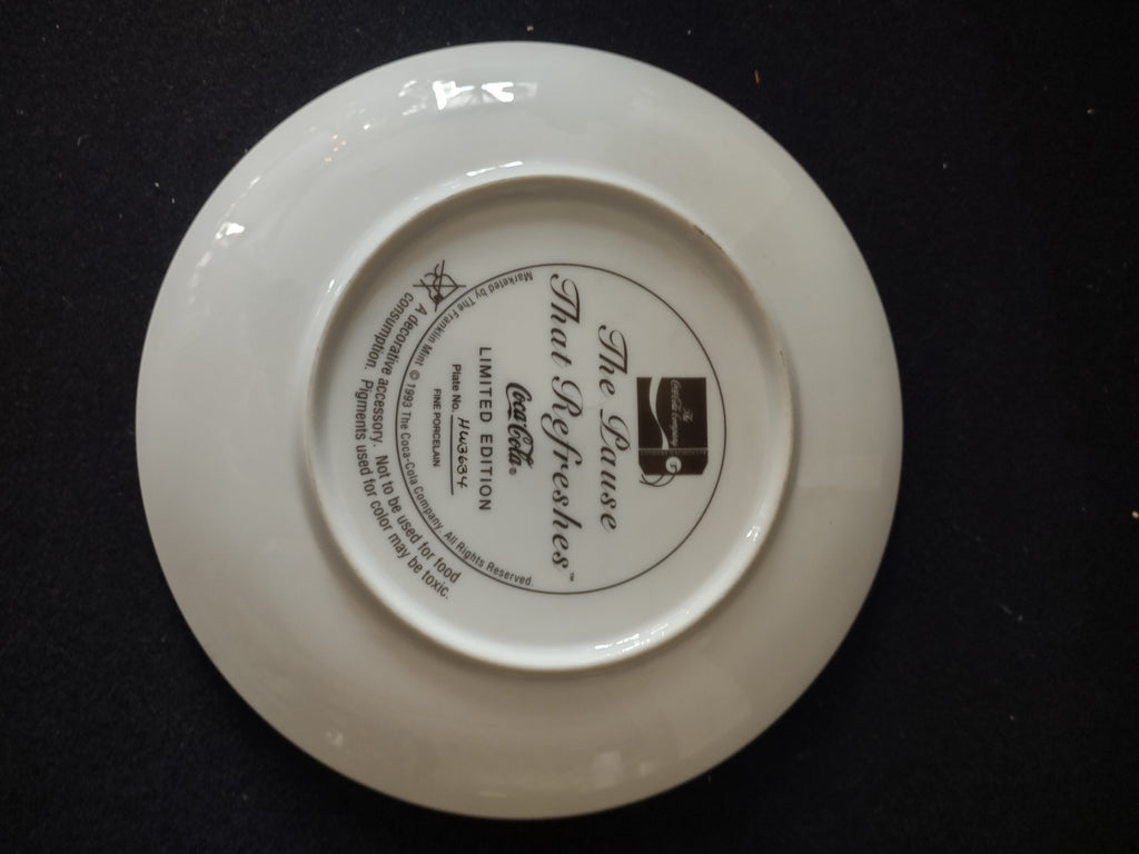 Santa Christmas Coca Cola Limited Edition Pause That Refreshes Plate (Lot 3337)