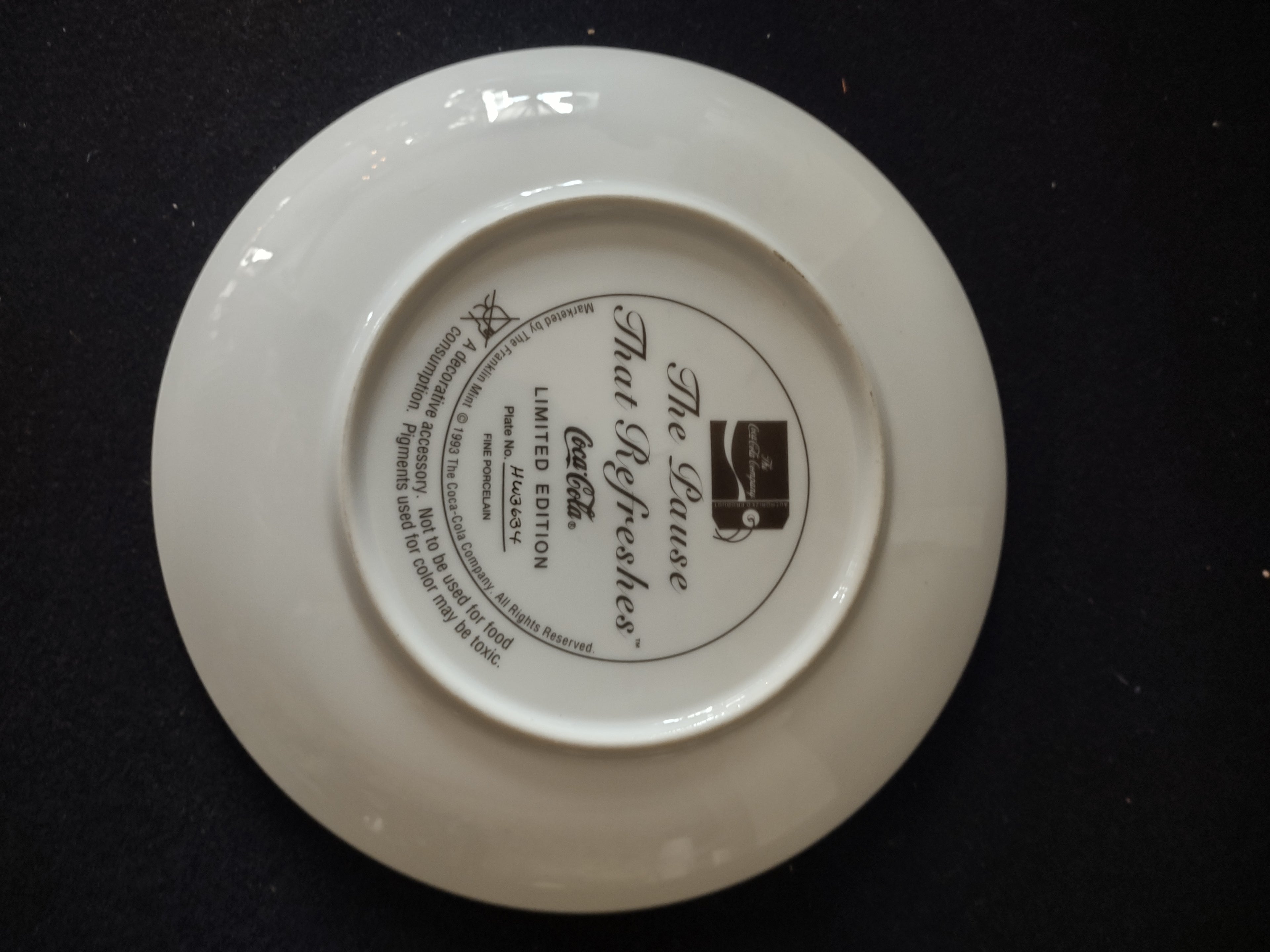 Santa Christmas Coca Cola Limited Edition Pause That Refreshes Plate (Lot 3337)