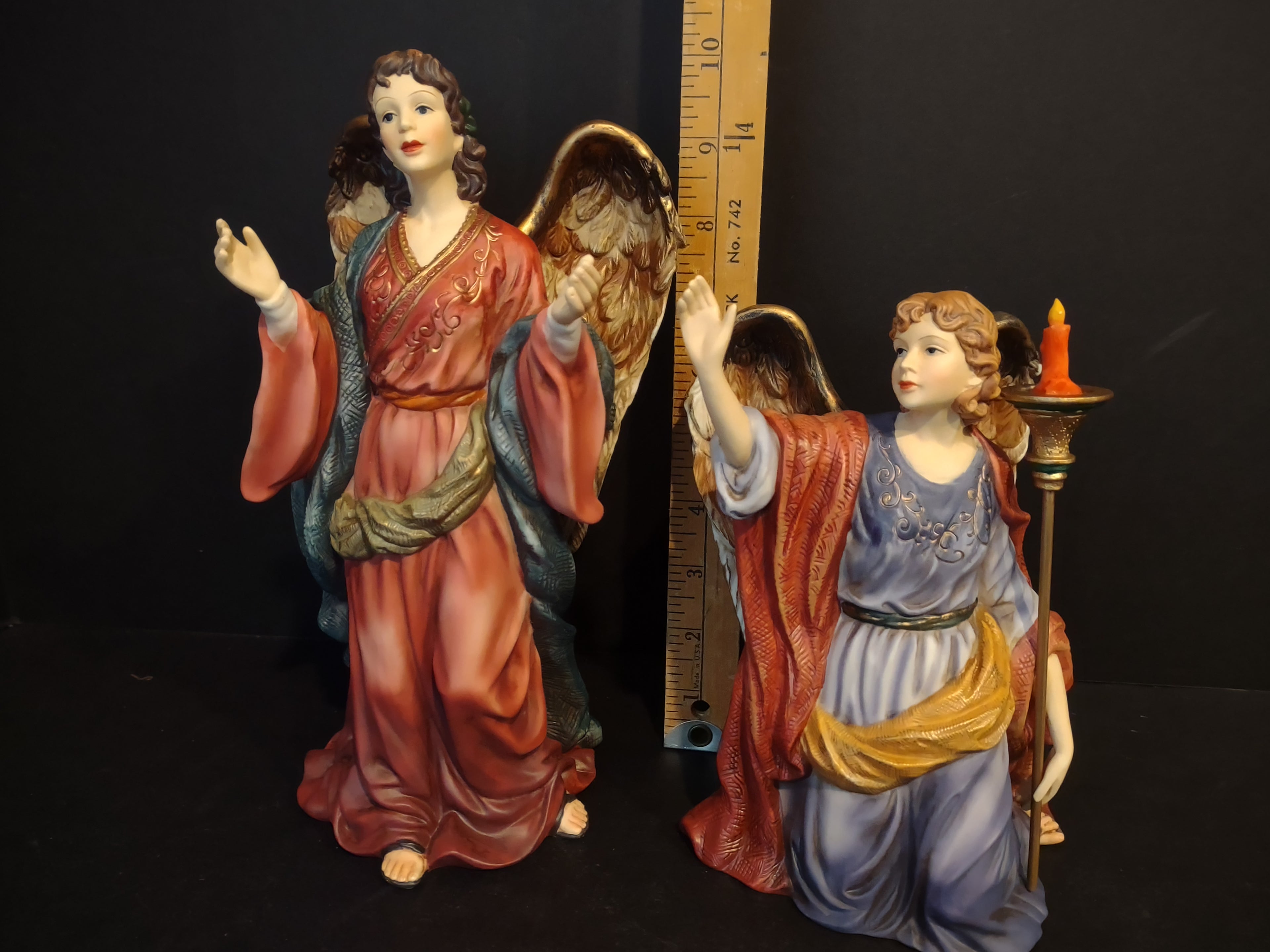Christmas Collectible Porcelain Nativity Set of 2 Angels (lot 1328)