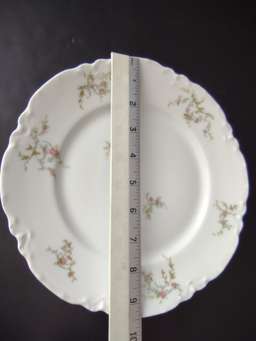 Haviland Limoges Dinner Plate White Scalloped Edge Rose Blue Ribbon (lot 853)