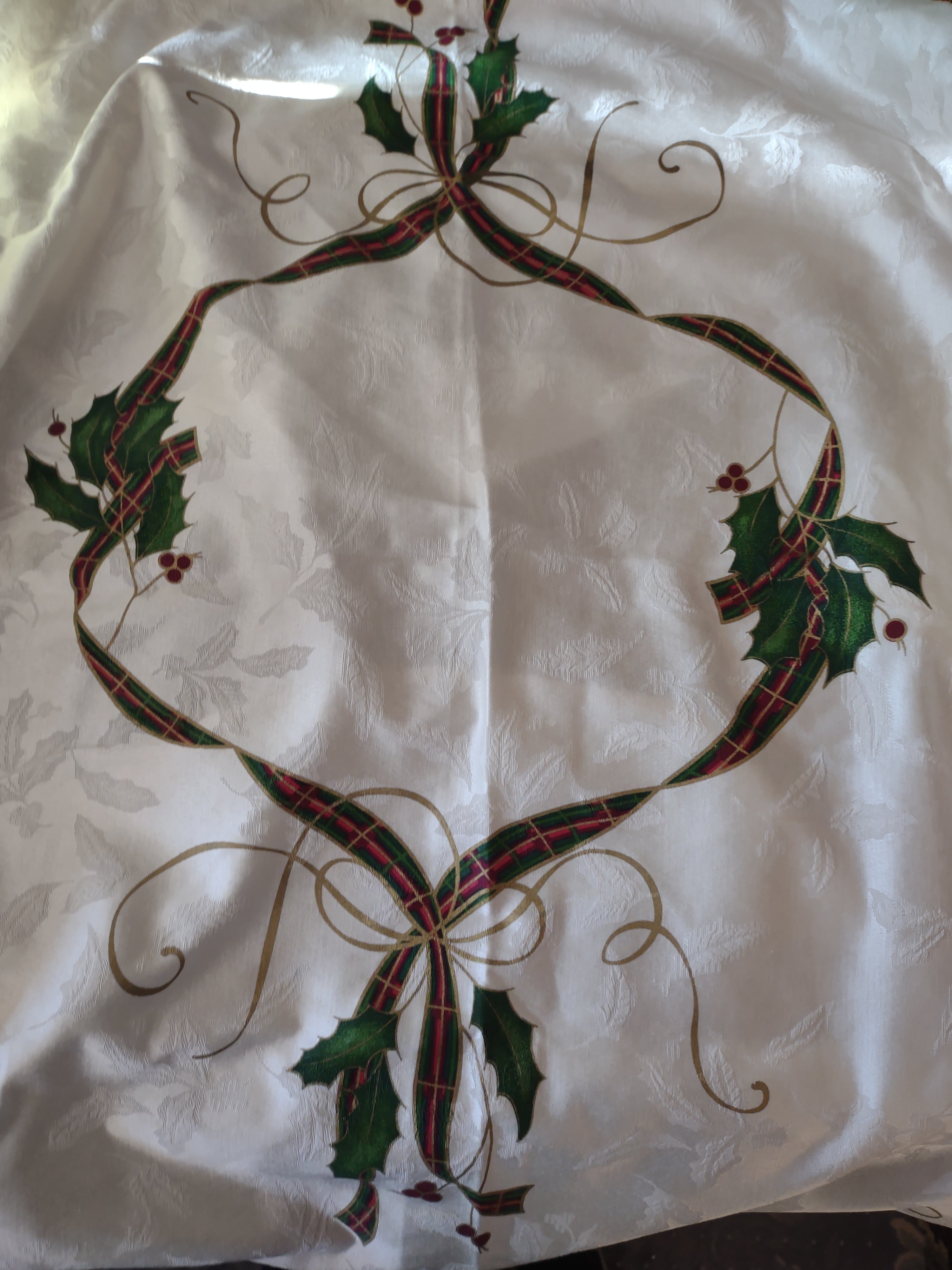 Vintage Lenox Christmas 70" Round Tablecloth Holly Red Green Ribbon (Lot 4371)