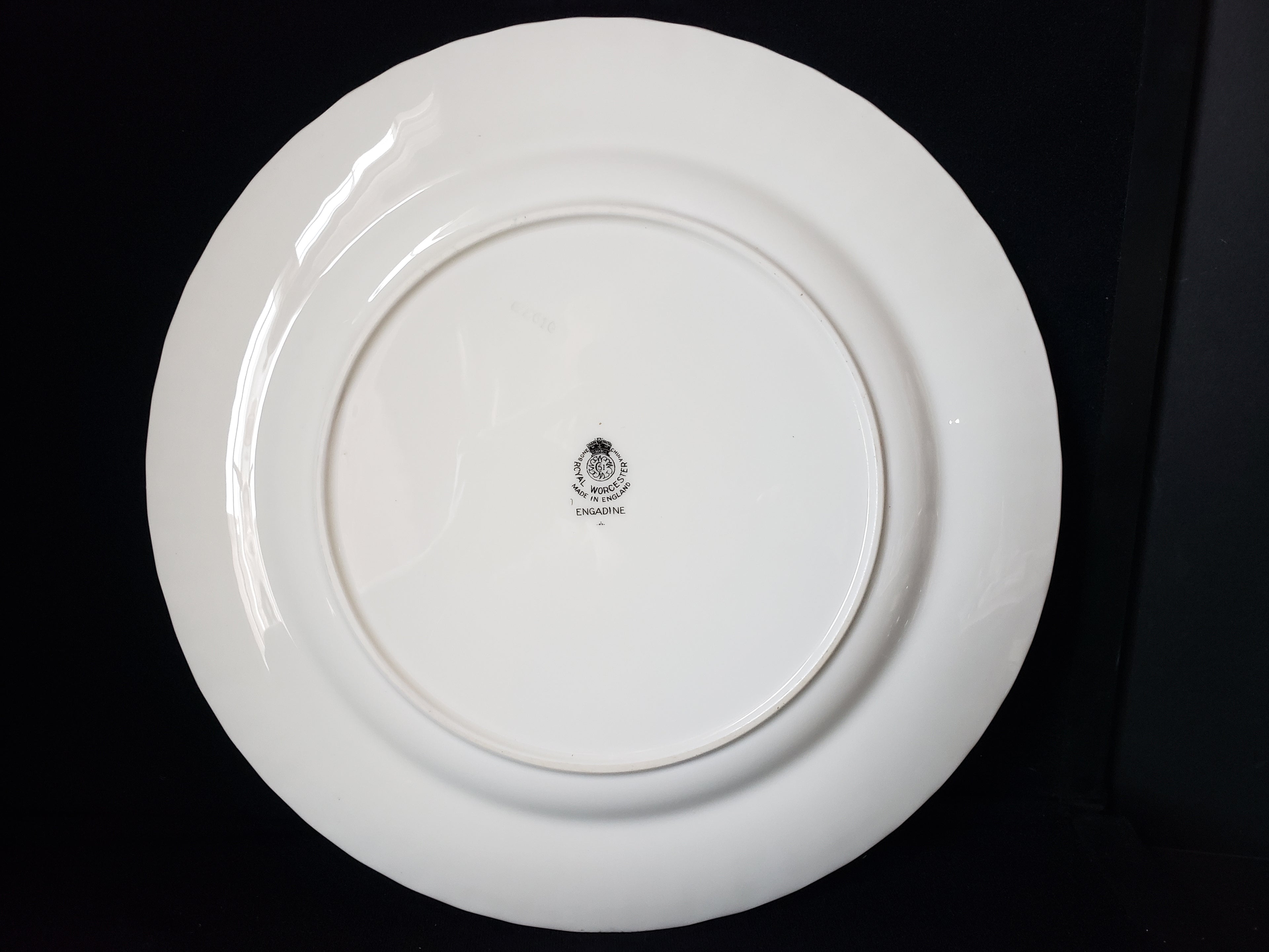 Vintage Royal Worcester Engadine Dinner Plate 10-1/2" (lot 2130)