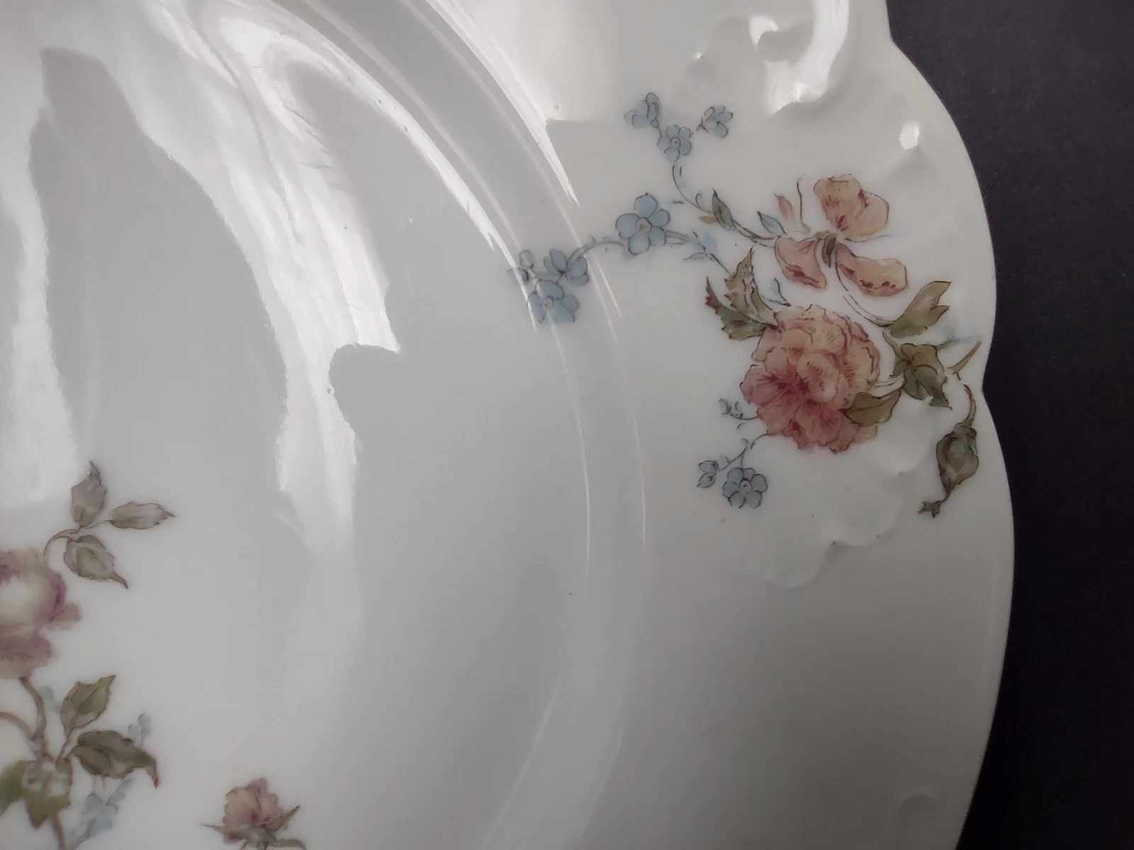 Antique French Cottage Haviland Limoges Red Rose Dinner Plate 9-1/2" (lot 956)