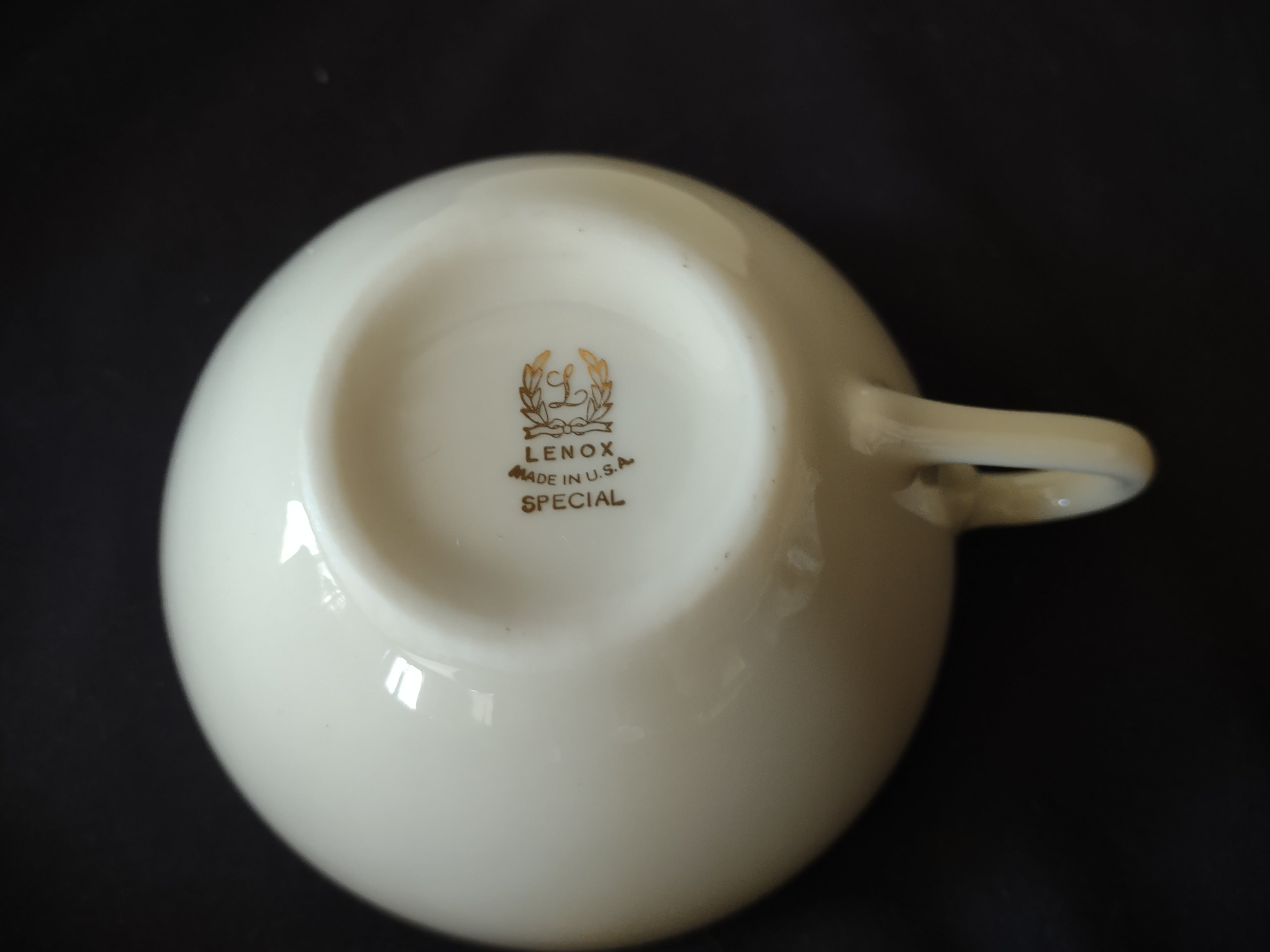 Vintage Lenox Special Tea Cup and Saucer Golden Wreath Stamp (lot 1995)