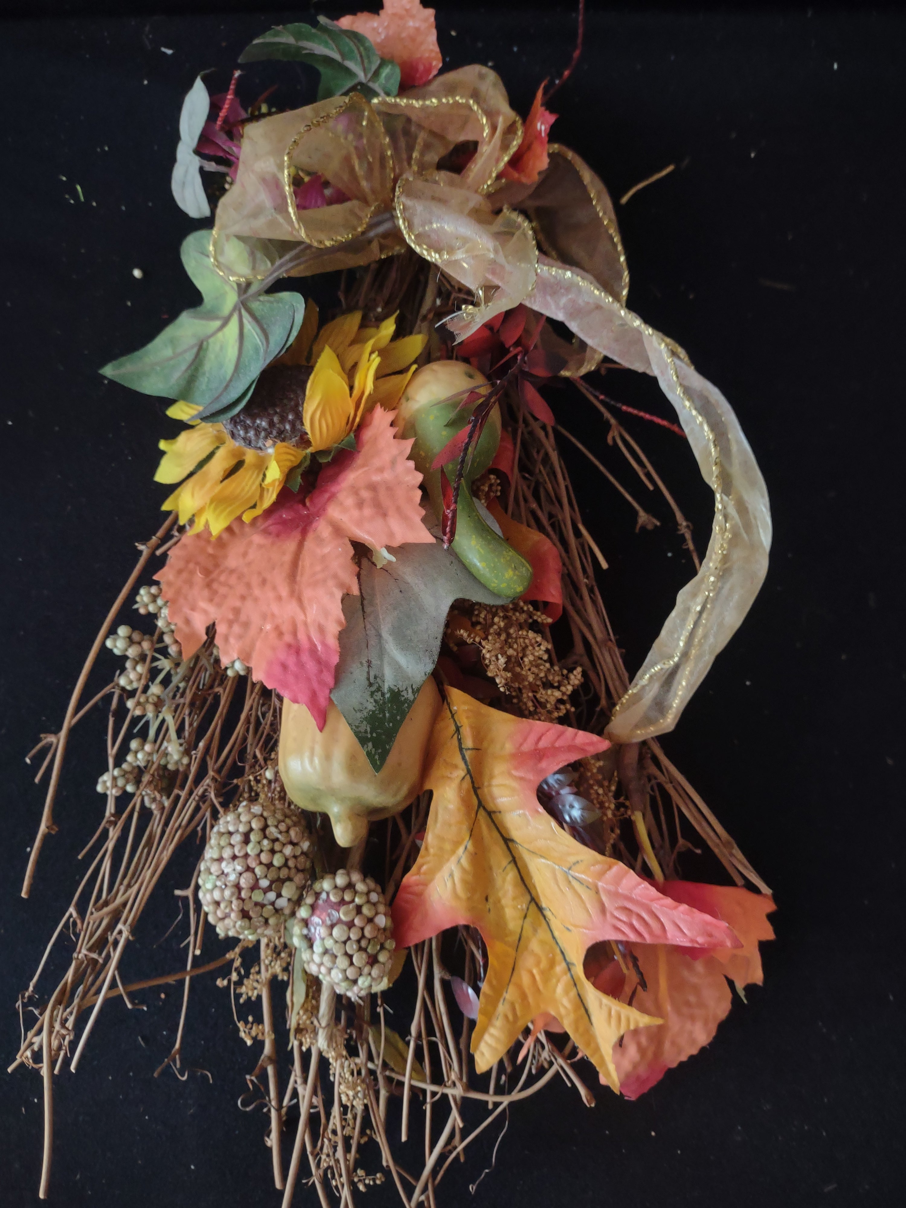 Rustic Thanksgiving/Halloween/Fall Sunflower Leaf Twig Wall Hangings (Lot 3457)