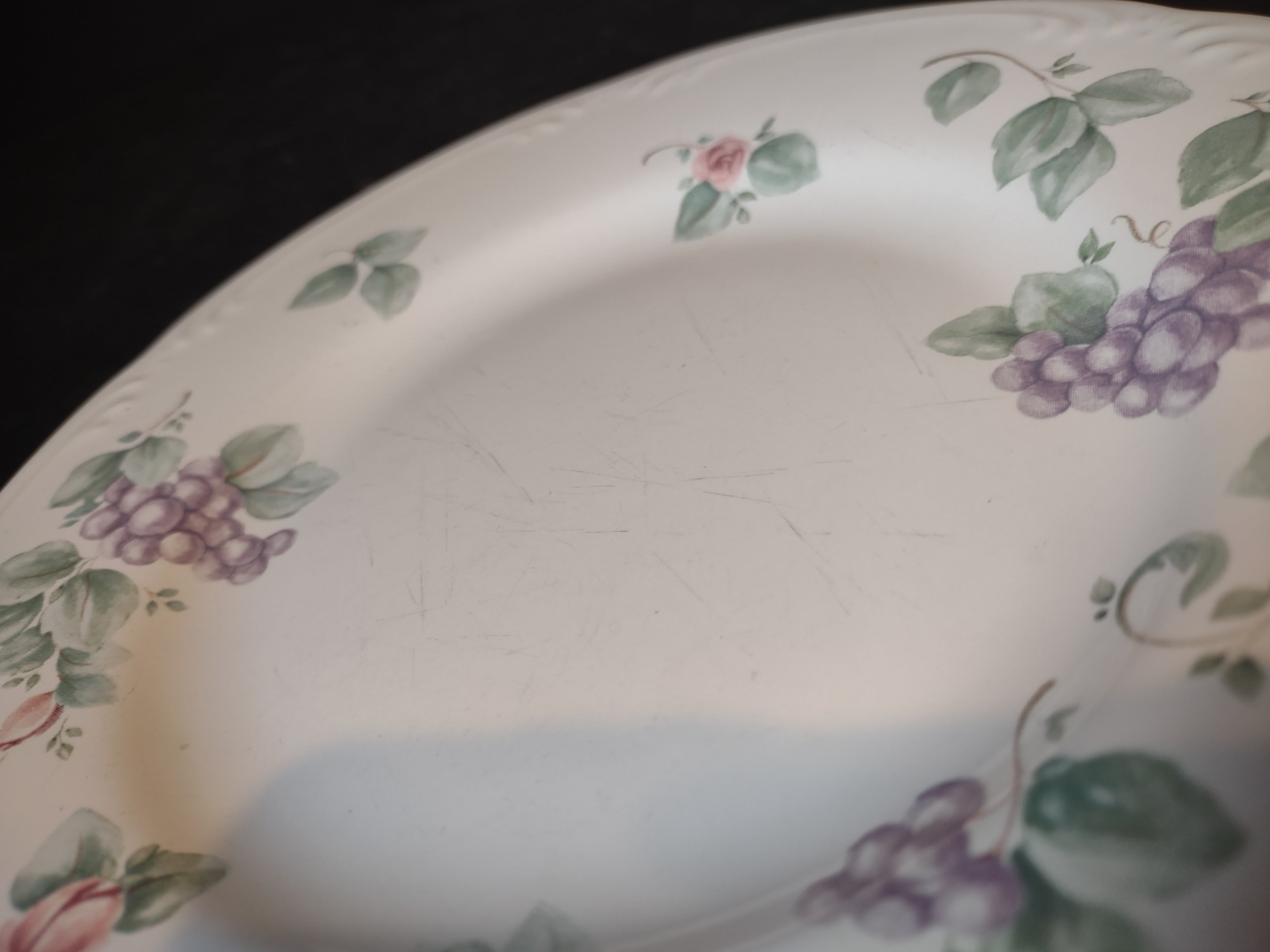 Vintage Pfaltzgraff Grapevine Dessert Plate x 2 Grape Some Scratches (Lot 3871)