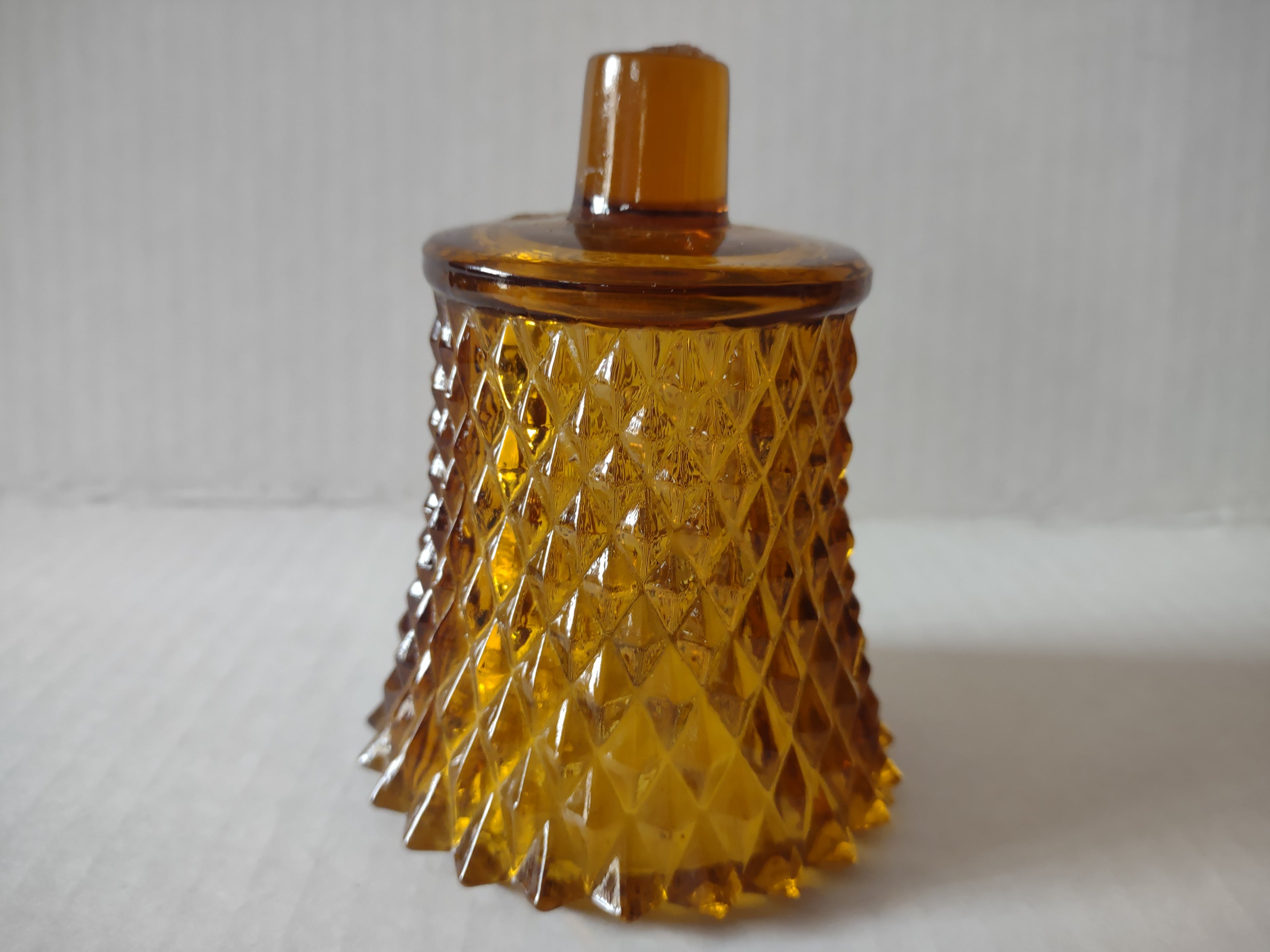 Vintage MCM Amber Glass Diamond Votive Cup Sconce Candle Holder x 4 (lot 5044)
