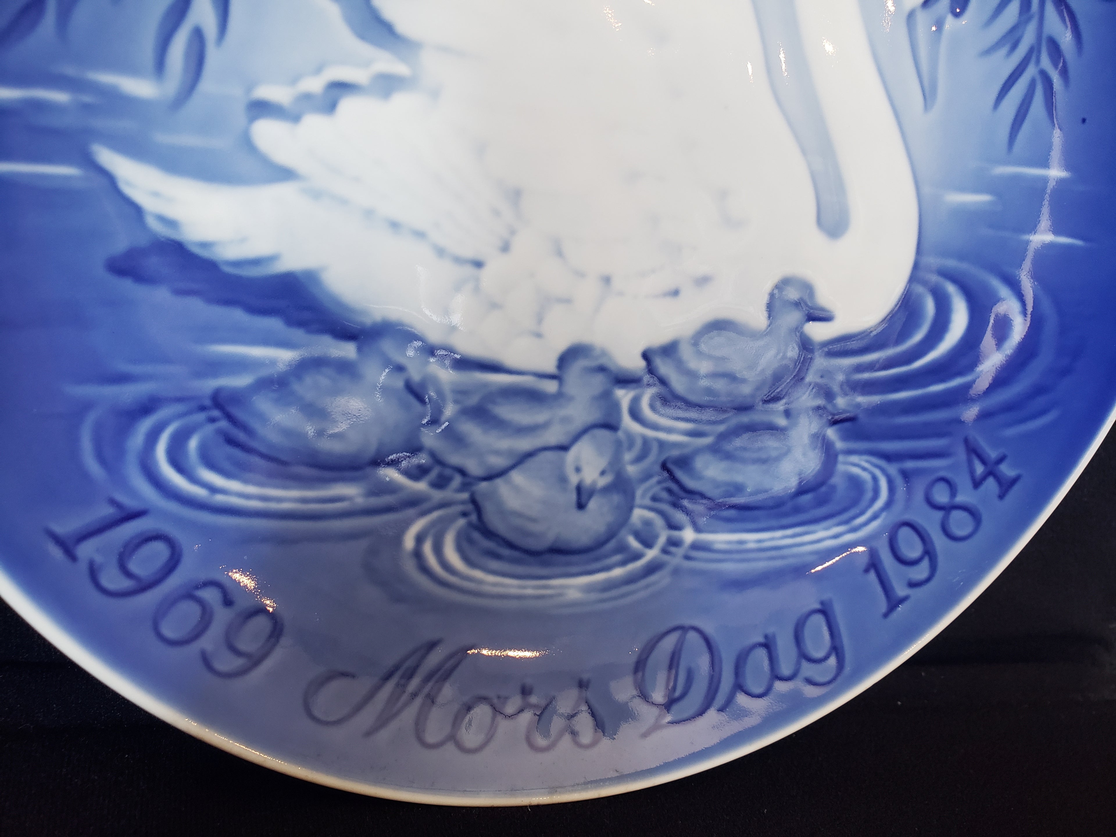 B & G Copenhagen Porcelain Wall Plate Mother's Day Swan Blue (lot 2197)