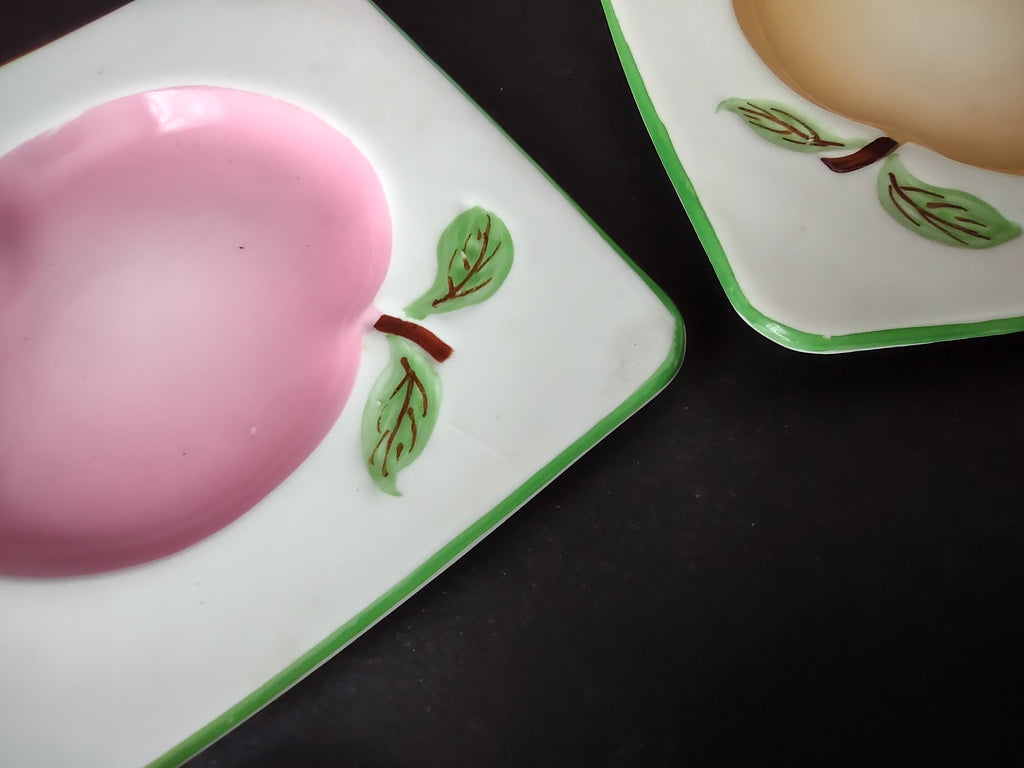 England Chelsea Set of 4 Small Square plates Apple Design (lot 1132)