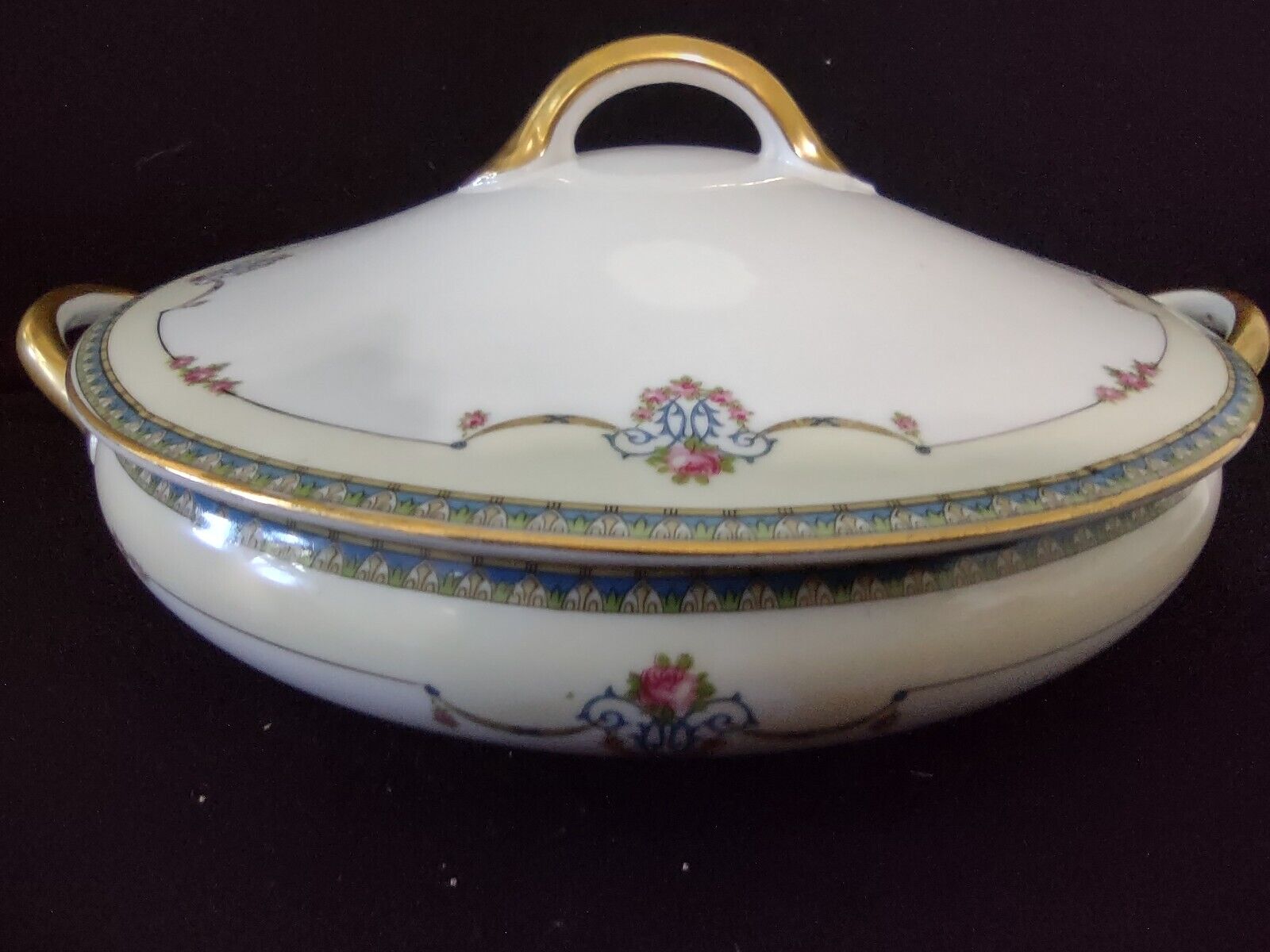 Noritake Laureate Round Covered Vegetable Soup Tureen Dish Gold Trim (lot 302)