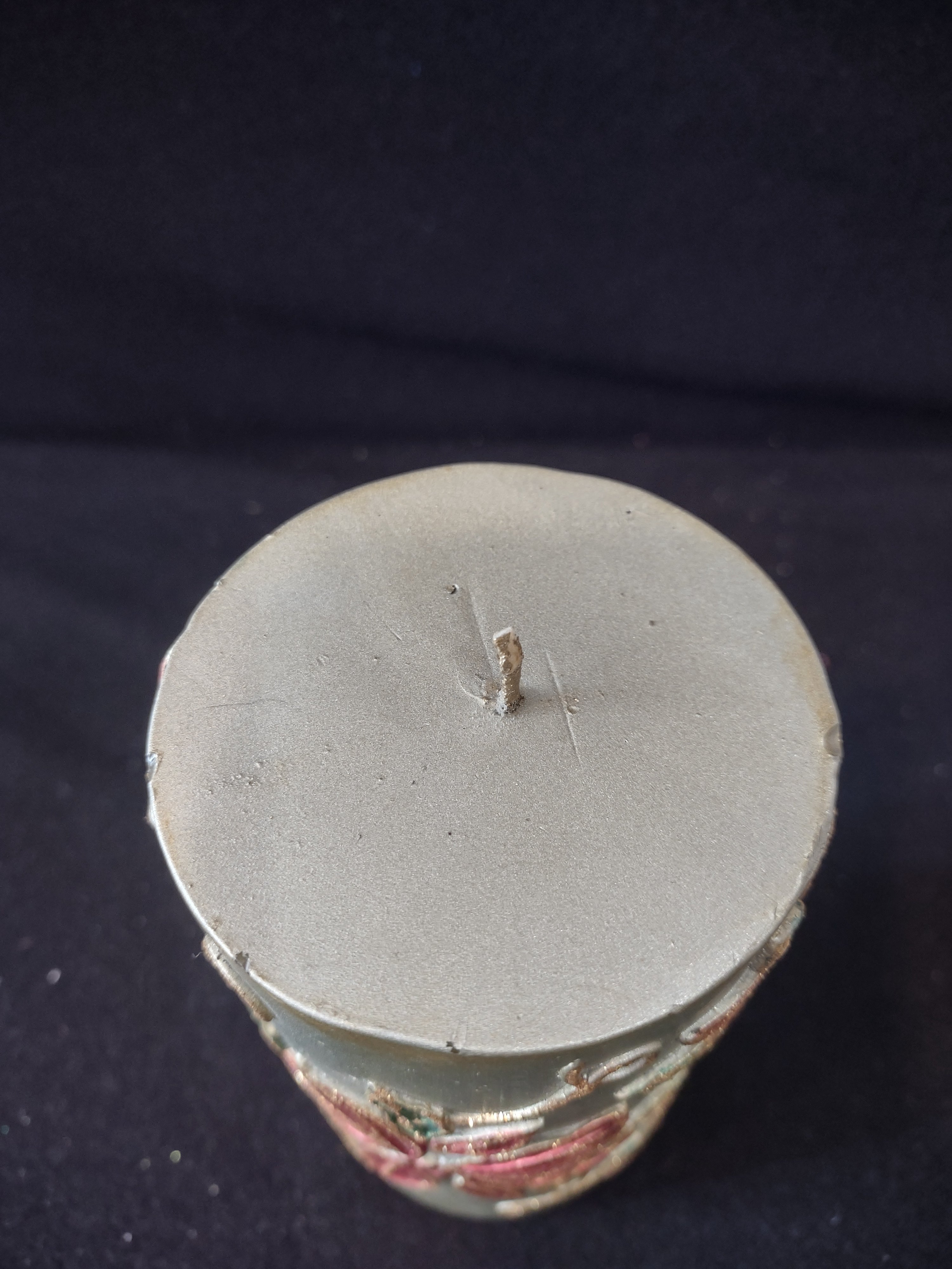 Christmas Poinsettias Gold Trim Decorated 6" Pillar Candle (Lot 4209)