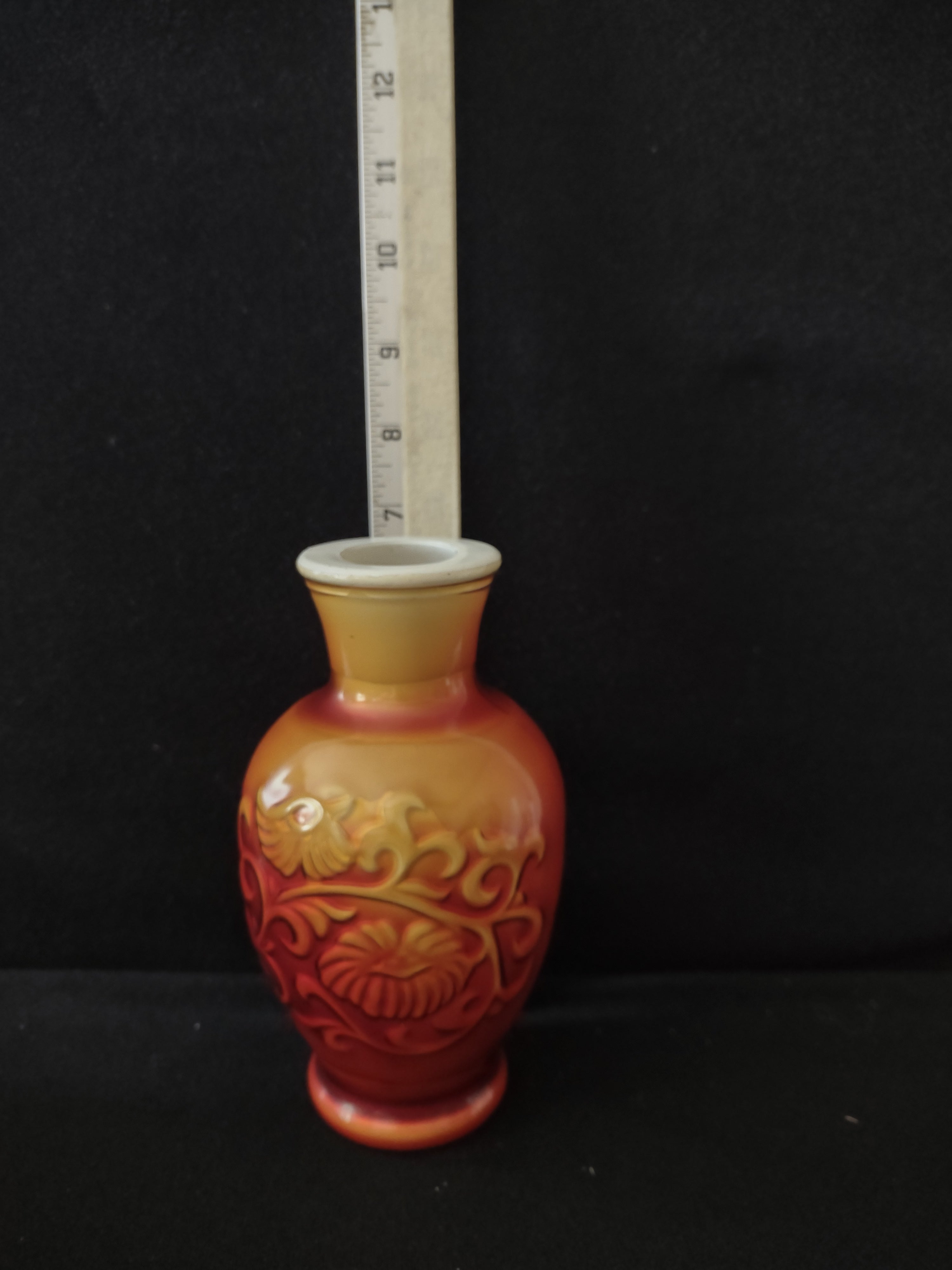 Vintage Avon Spring Bouquet Fragranced Vase Oriental Red (Lot 3185)