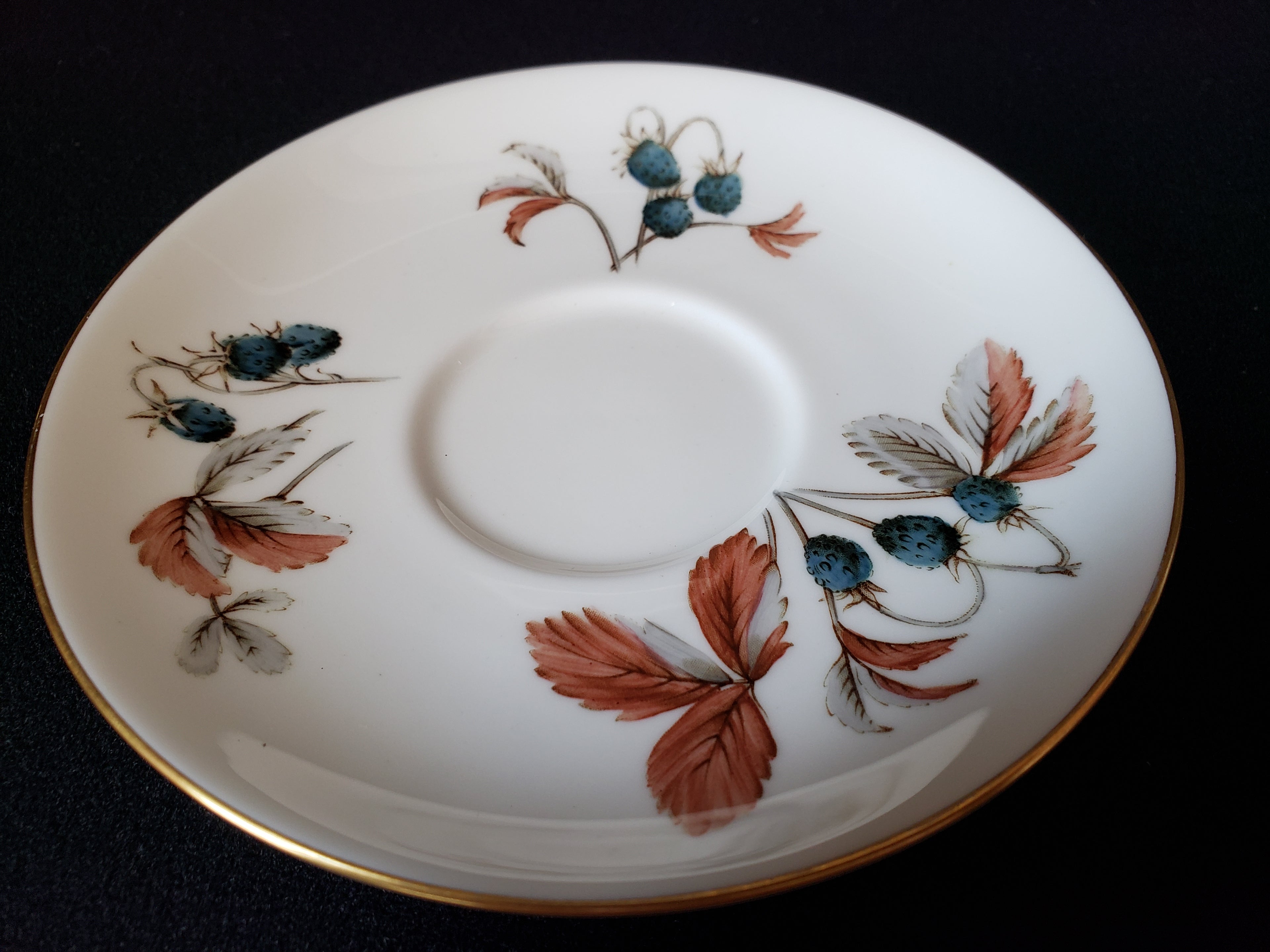 Vintage Royal Worcester Fraises Des Bois Saucer ONLY 5-1/2" (lot 2134)