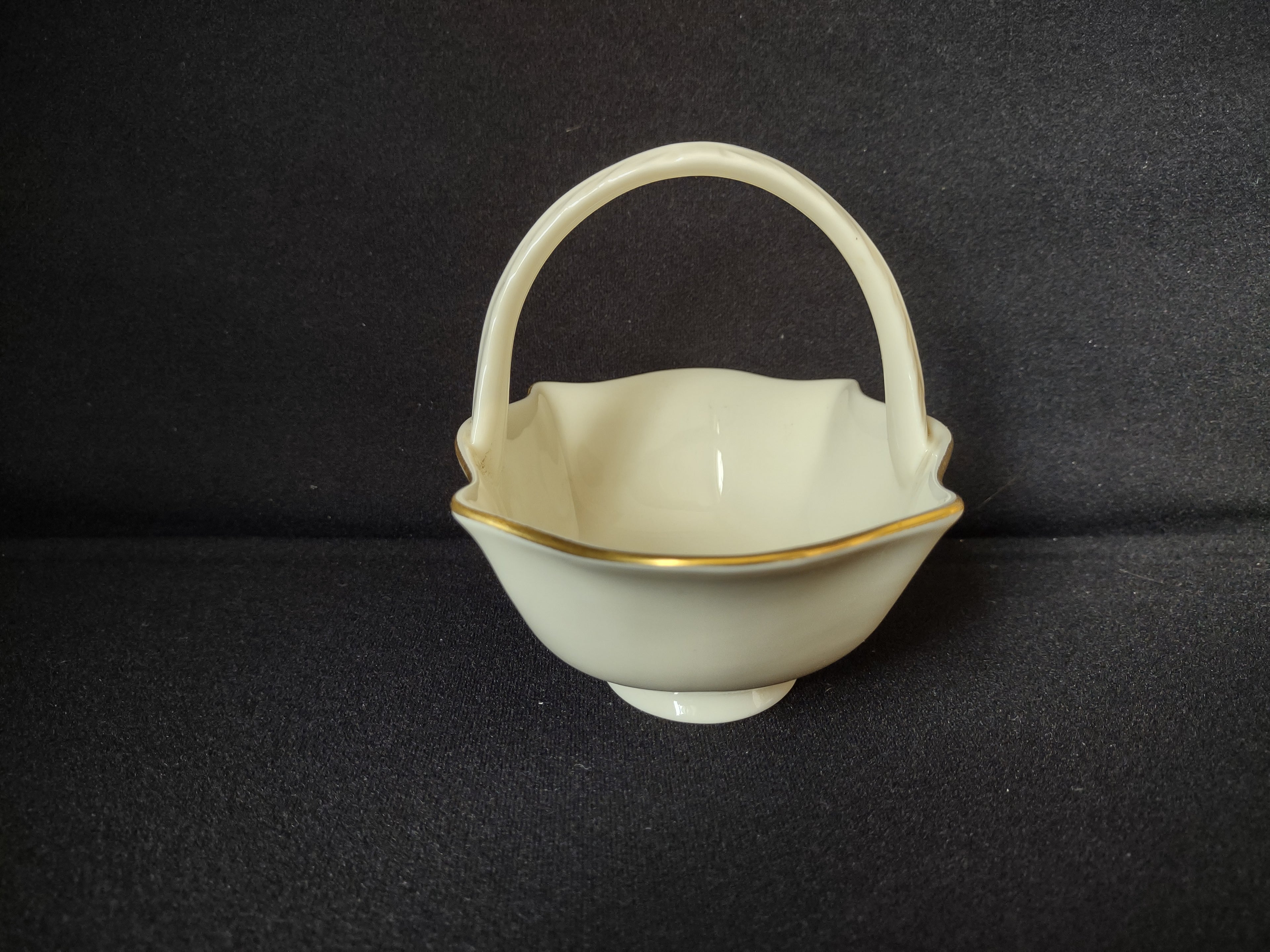 Vintage Lenox Special Small Basket with Handle (lot 1896)