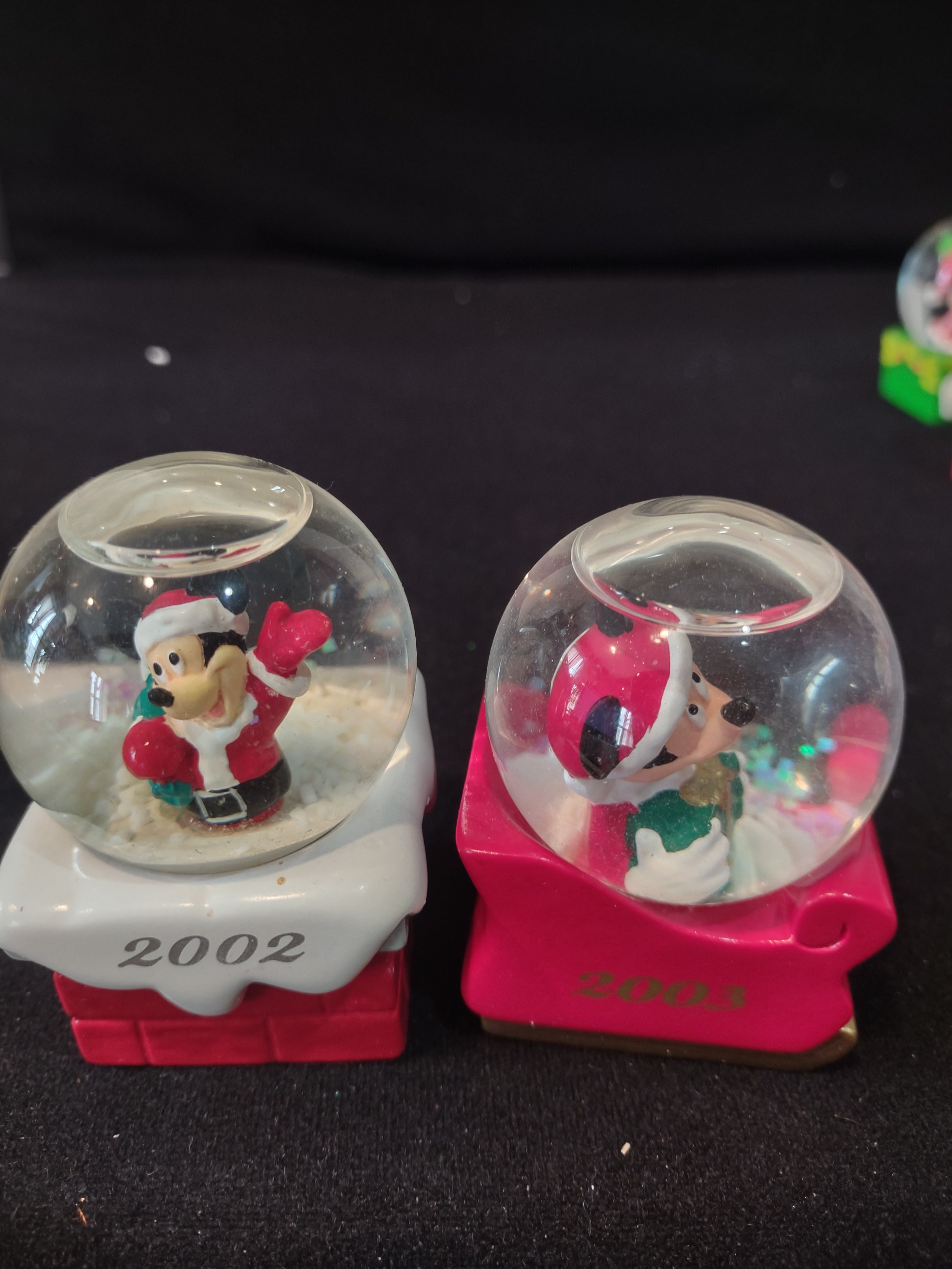 Disney Mickey Minnie Christmas 11 Snow Globes (Lot 4007)