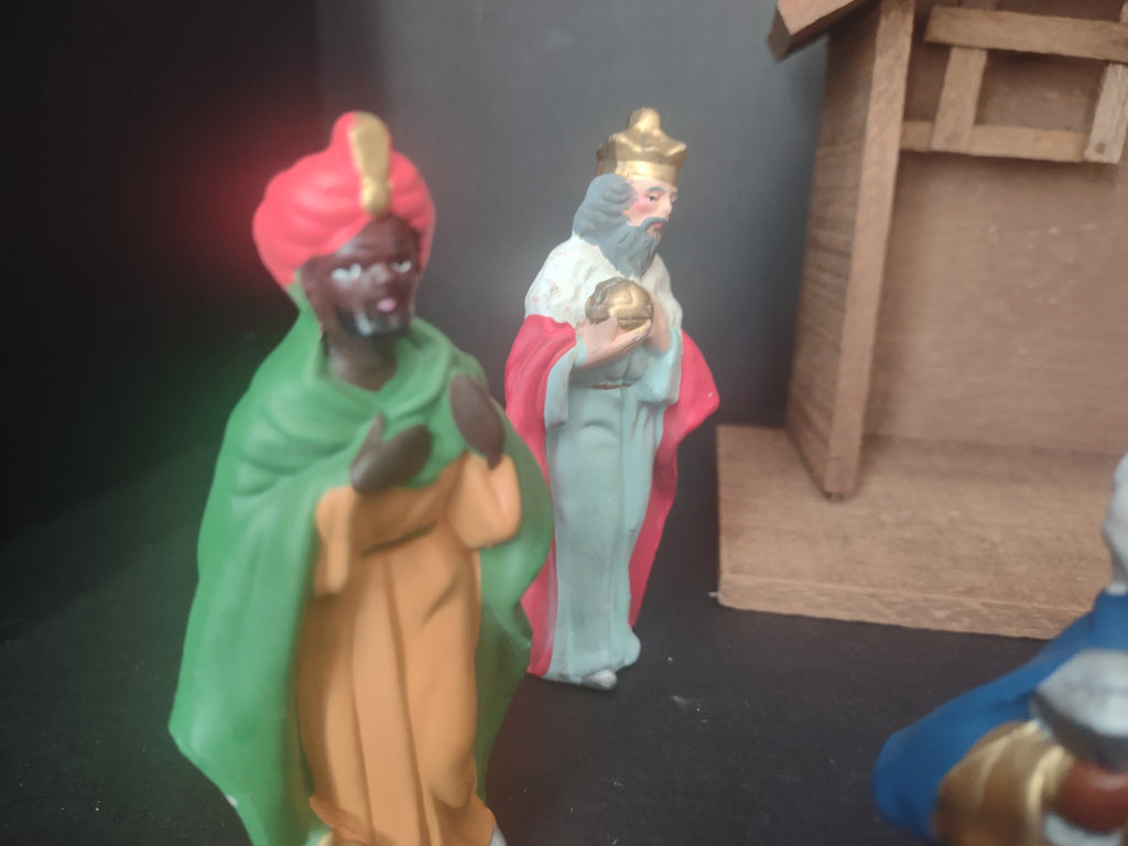 Vintage Japan Nativity Set Ceramic with Creche (lot 2305)