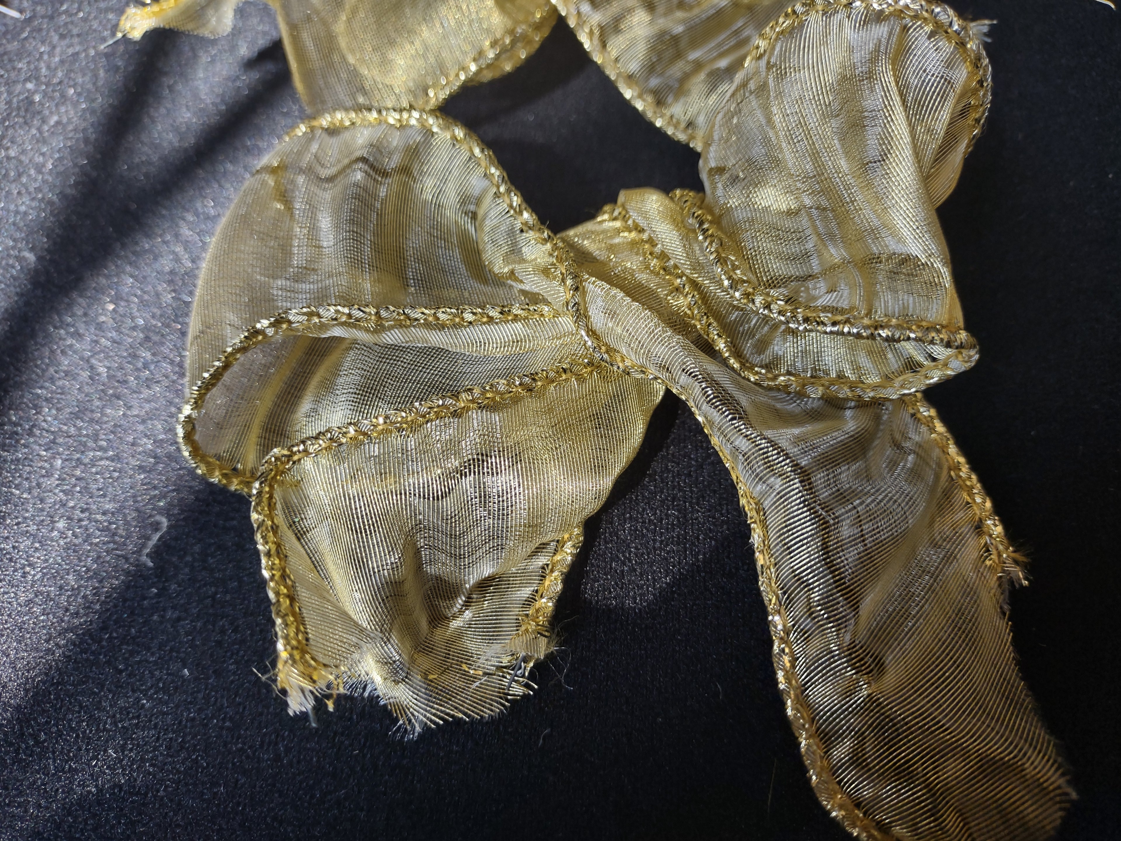 Lot of 27 Golden Ribbon Bows Christmas (lot 1702)