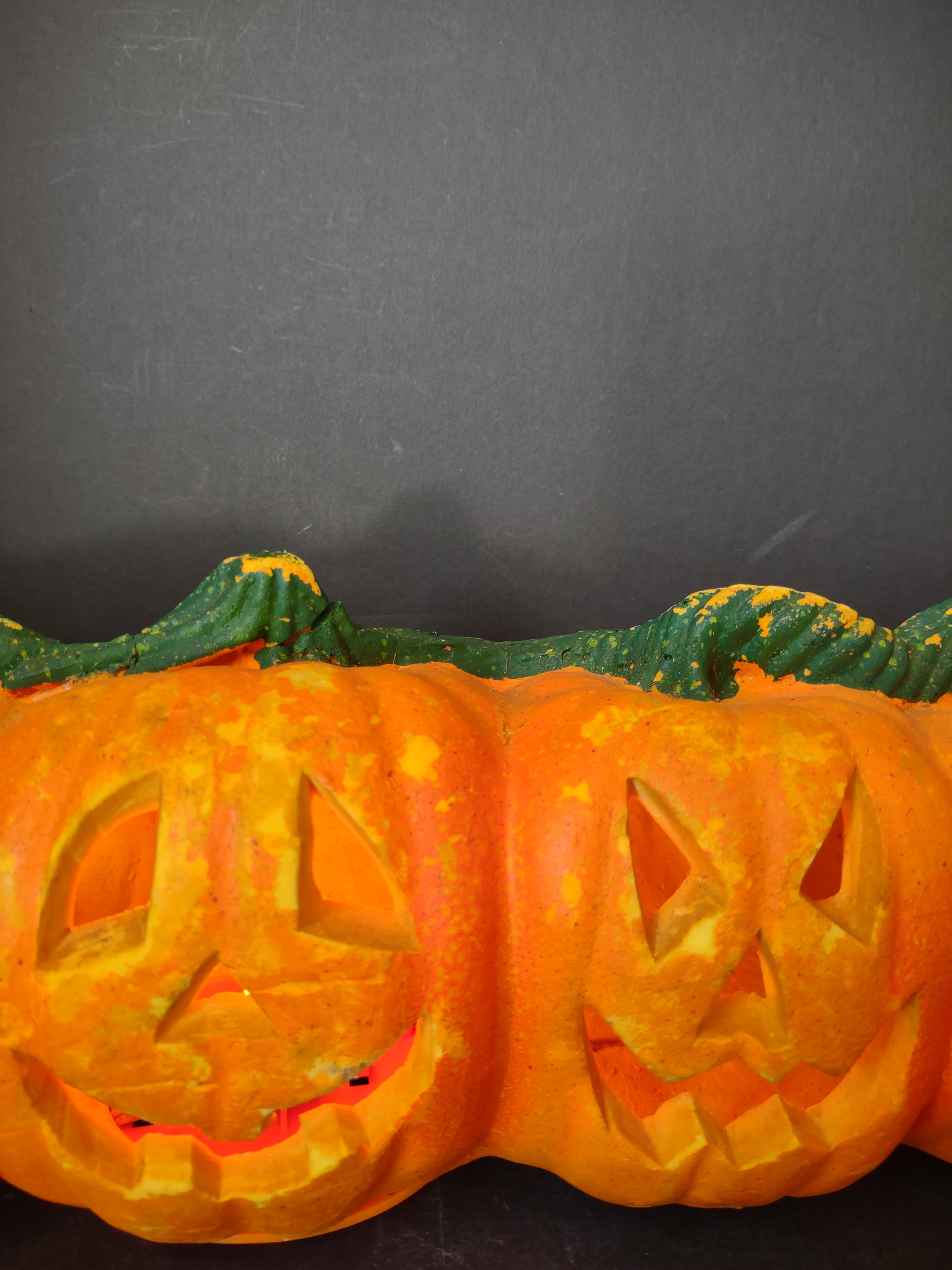 Halloween Polyresin Jack O Lantern Pumpkin Patch 27" Long (Lot 3139)