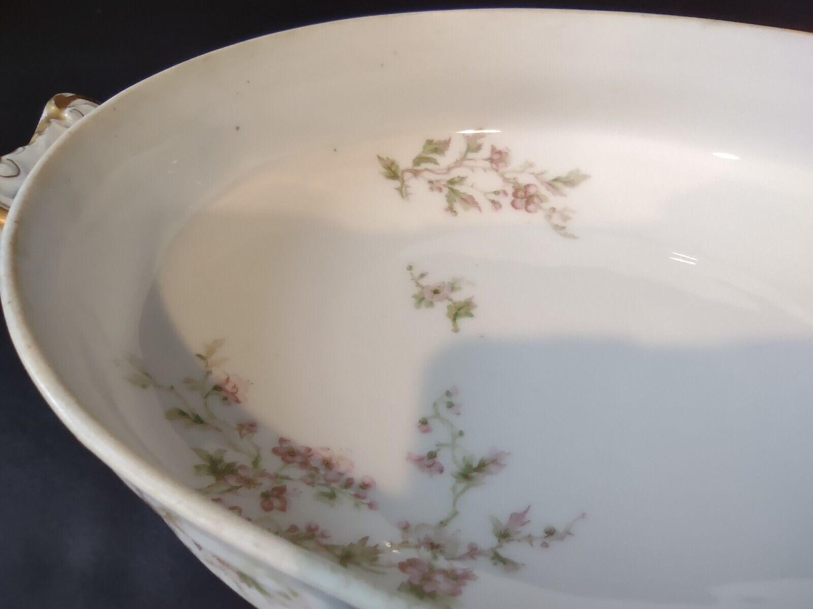 Haviland Limoges France Serving Bowl Gold Handles Red FLower Blossoms (lot 555)