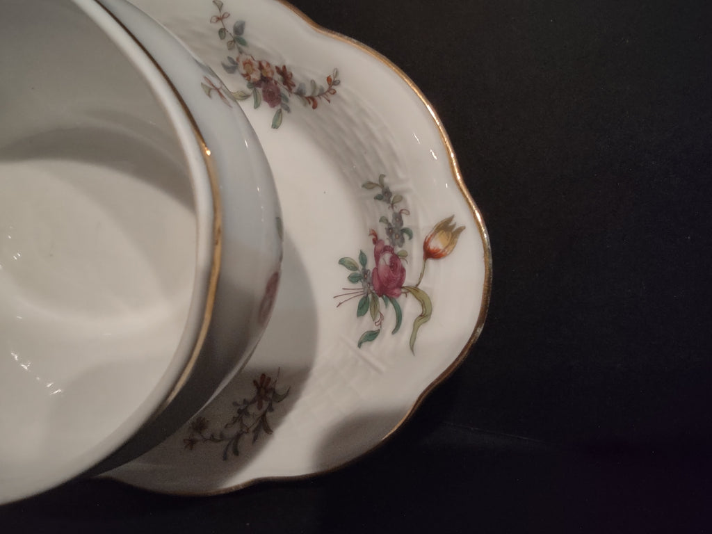 Haviland Limoges France Gold Trim Gravy Bowl Flower Design (lot 596)