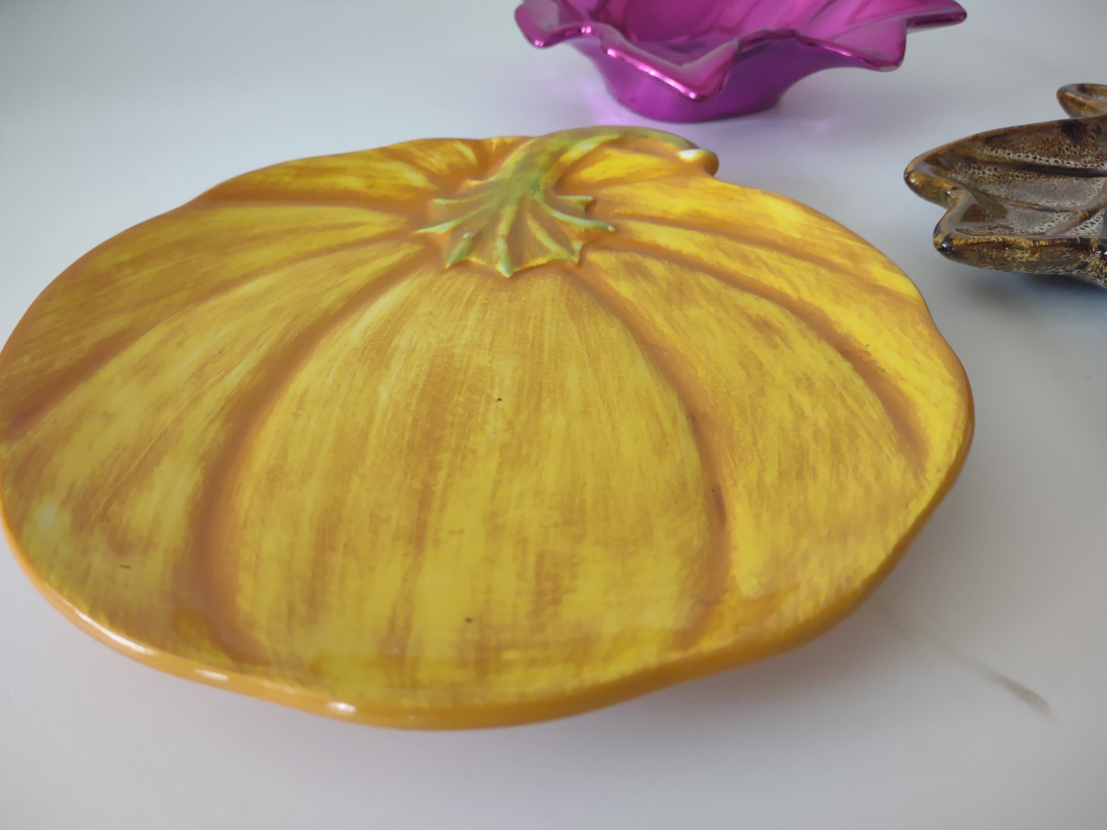 Halloween Fall Pumpkin Leaf Purple Brown Ceramic Decor Plate (lot 1188)