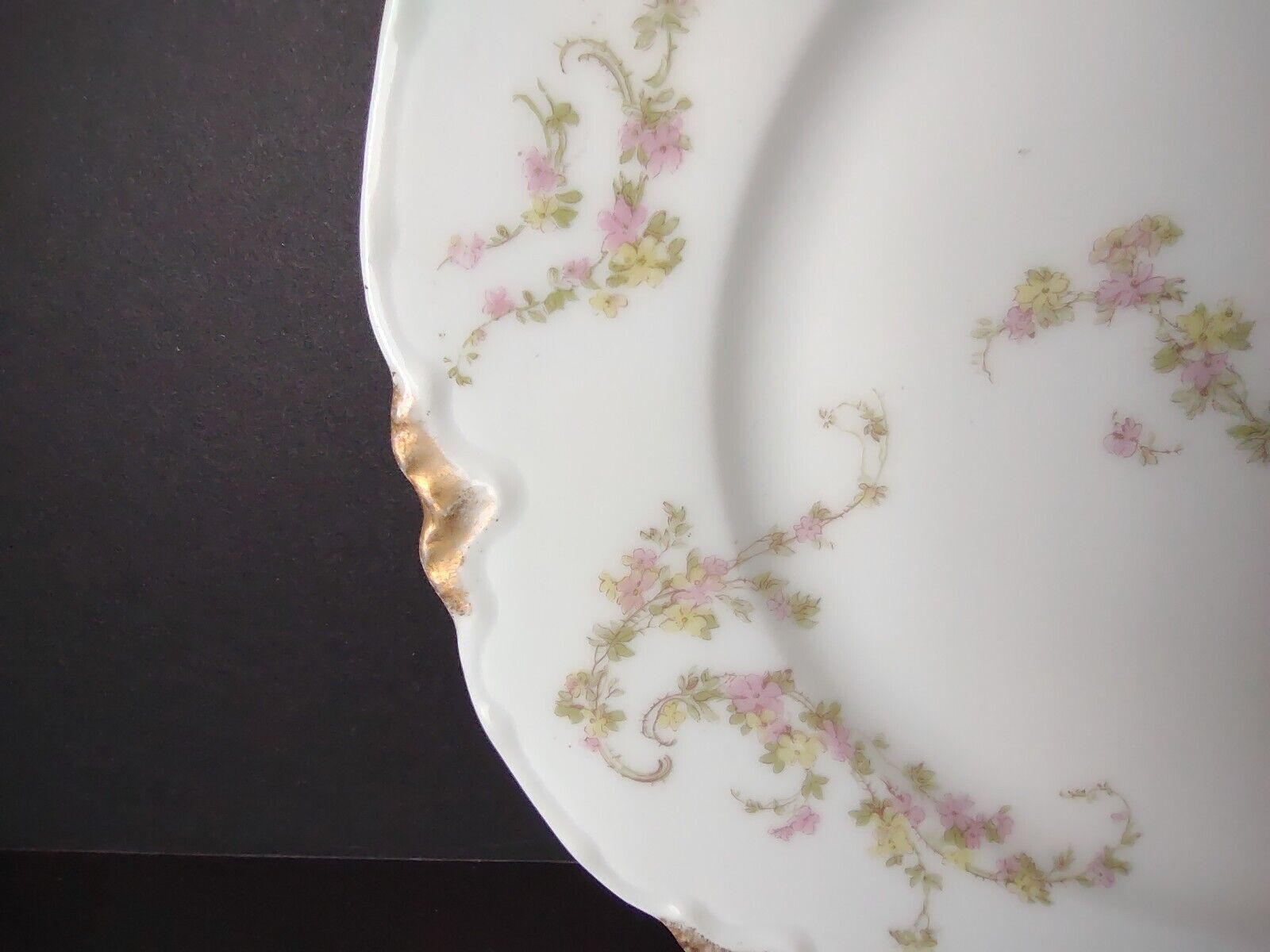 Haviland Limoges Roses Gold Trim Luncheon Salad Plate 8-1/2" (lot 359)