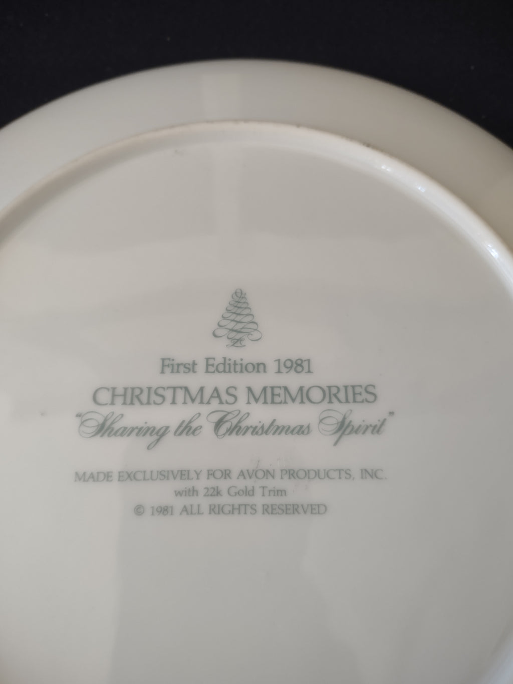 Avon First Edition Christmas Memories Sharing The Christmas Spirit (Lot 3285)