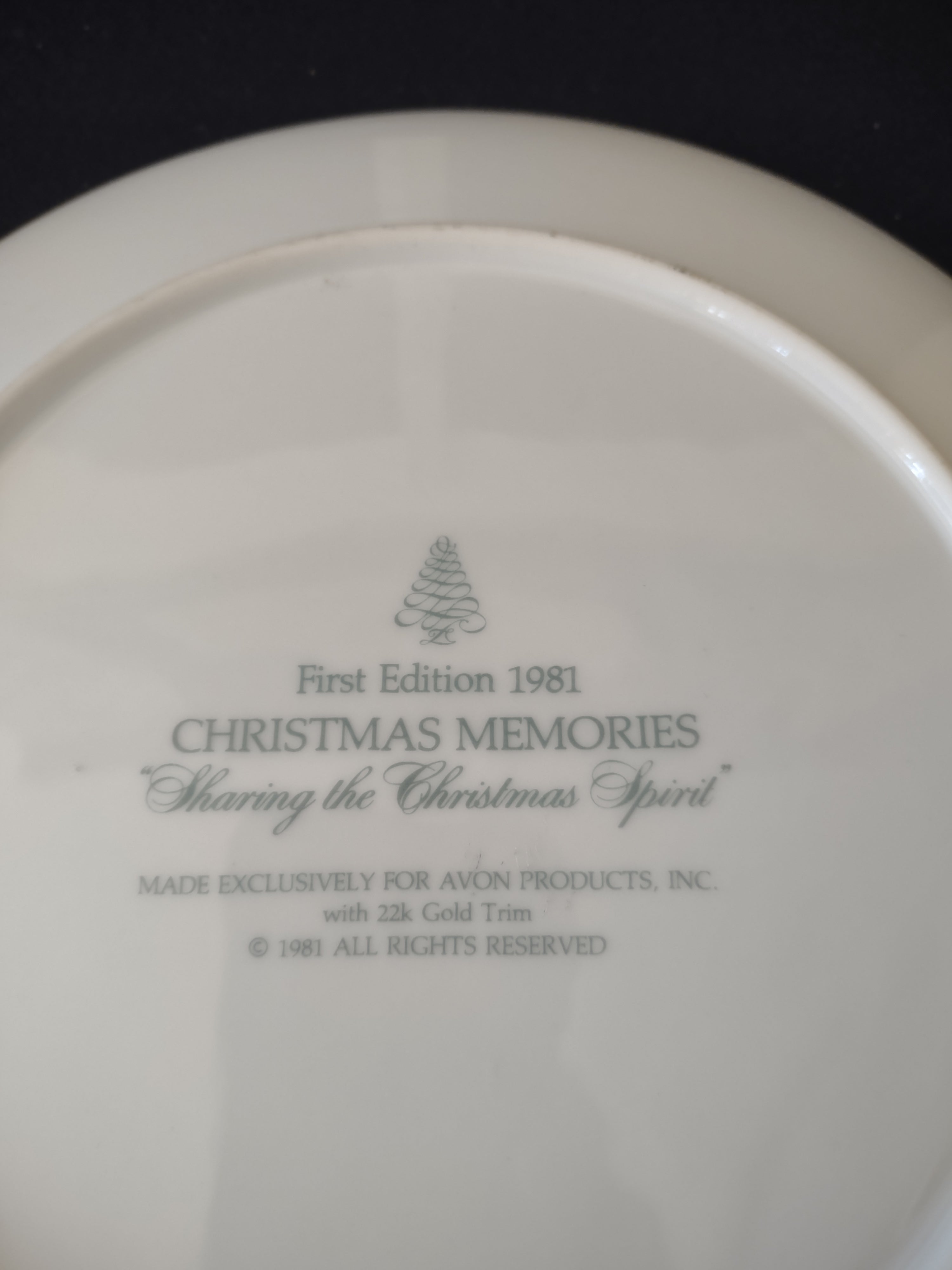 Avon First Edition Christmas Memories Sharing The Christmas Spirit (Lot 3285)