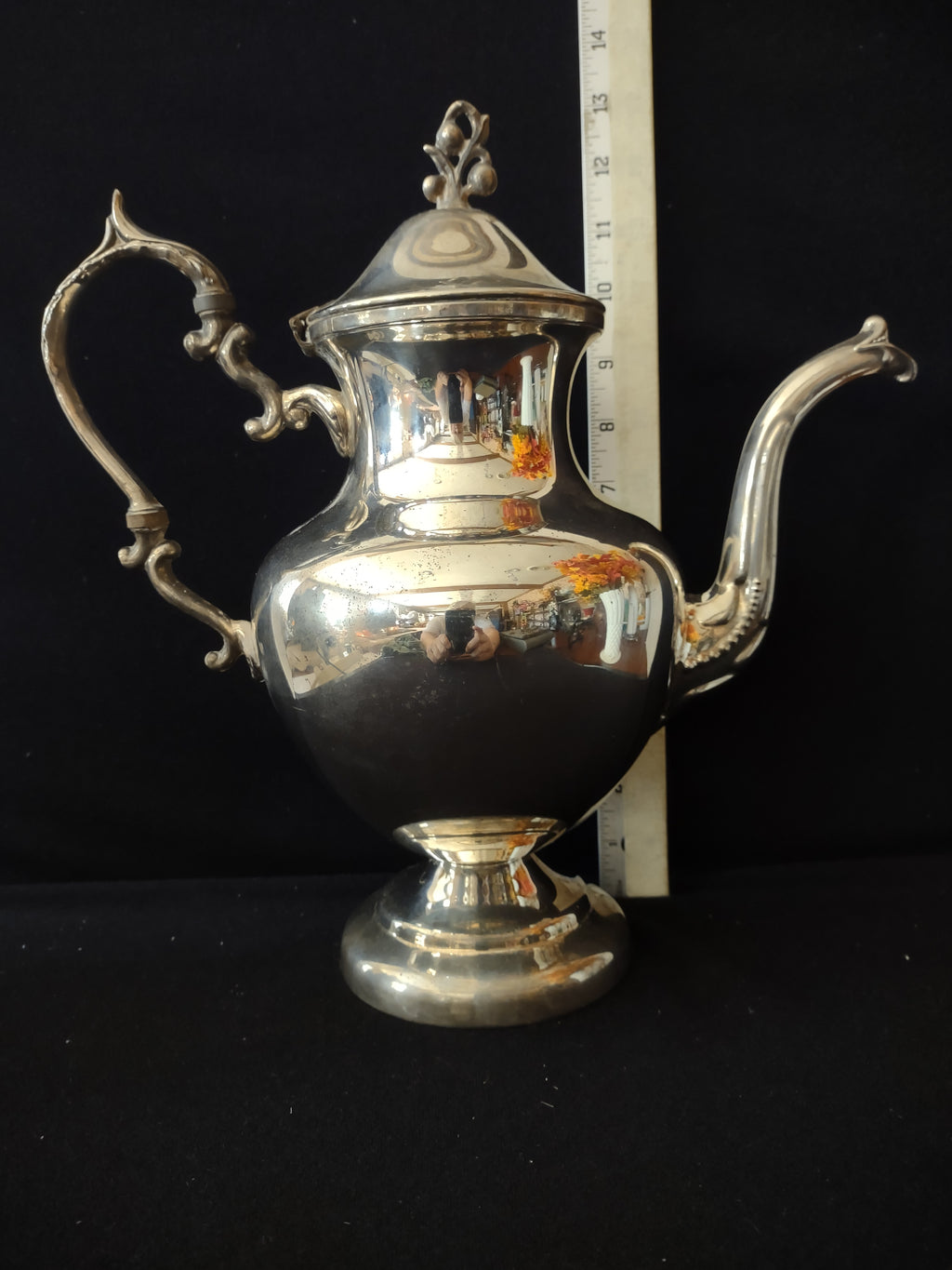 Vintage Silver-Plated Pedestal Scrolled Handle Leaf Finial Lid Teapot (Lot 3351)
