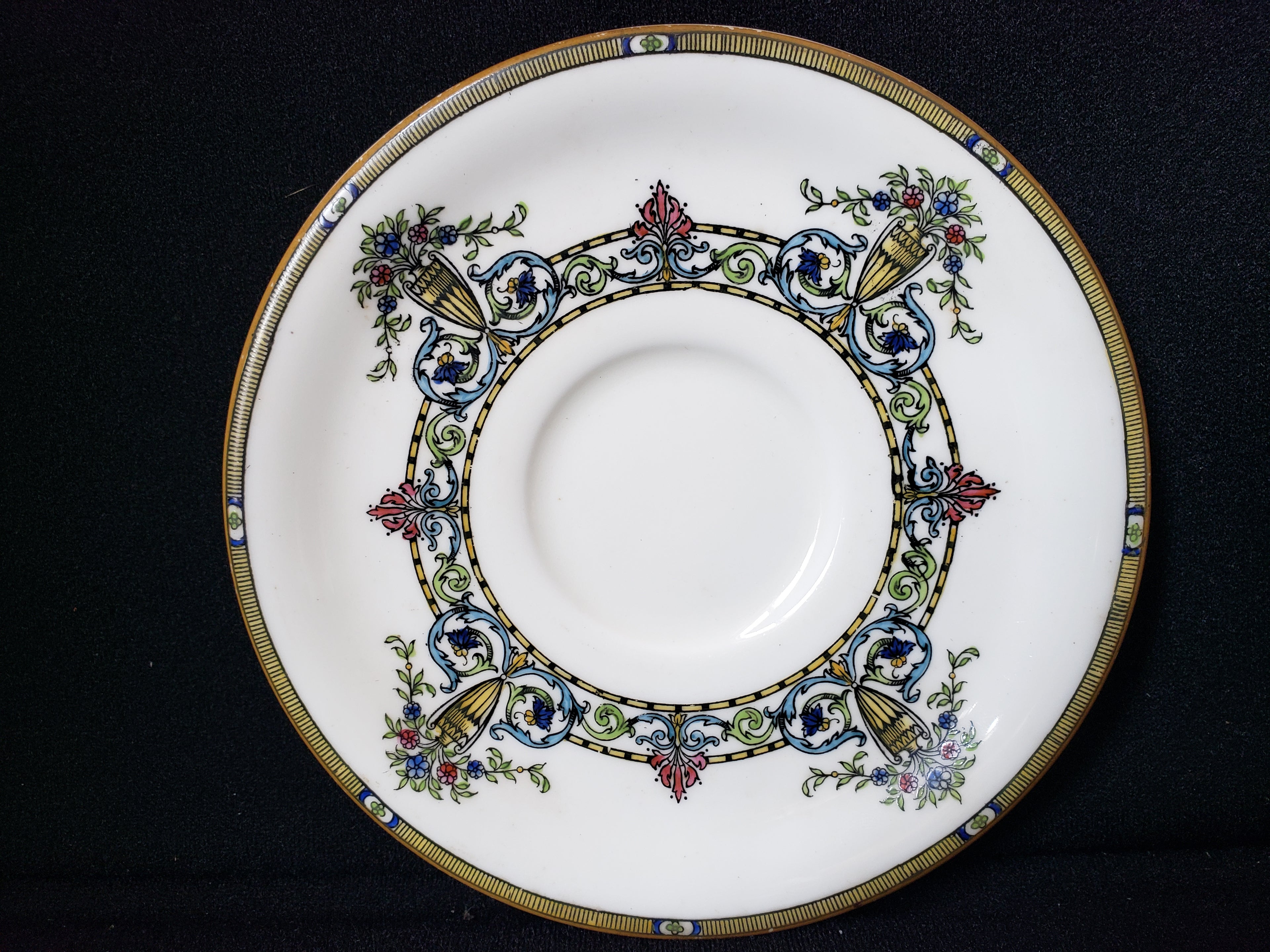 Vintage Royal Worcester Doncaster Saucer ONLY (lot 2078)