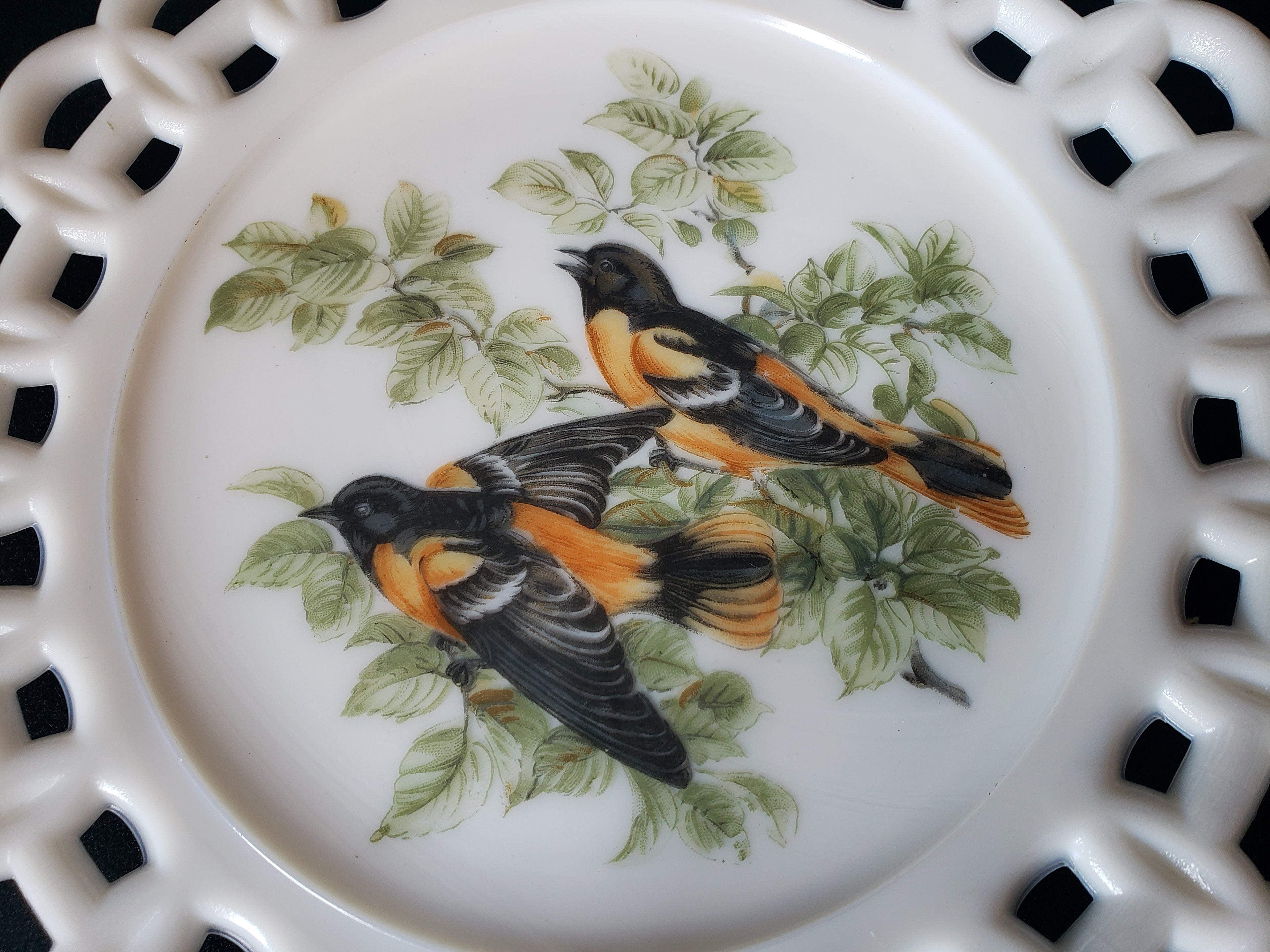 Vintage Kemple Birds Motif Milk Glass Wall Plate (lot 2190)