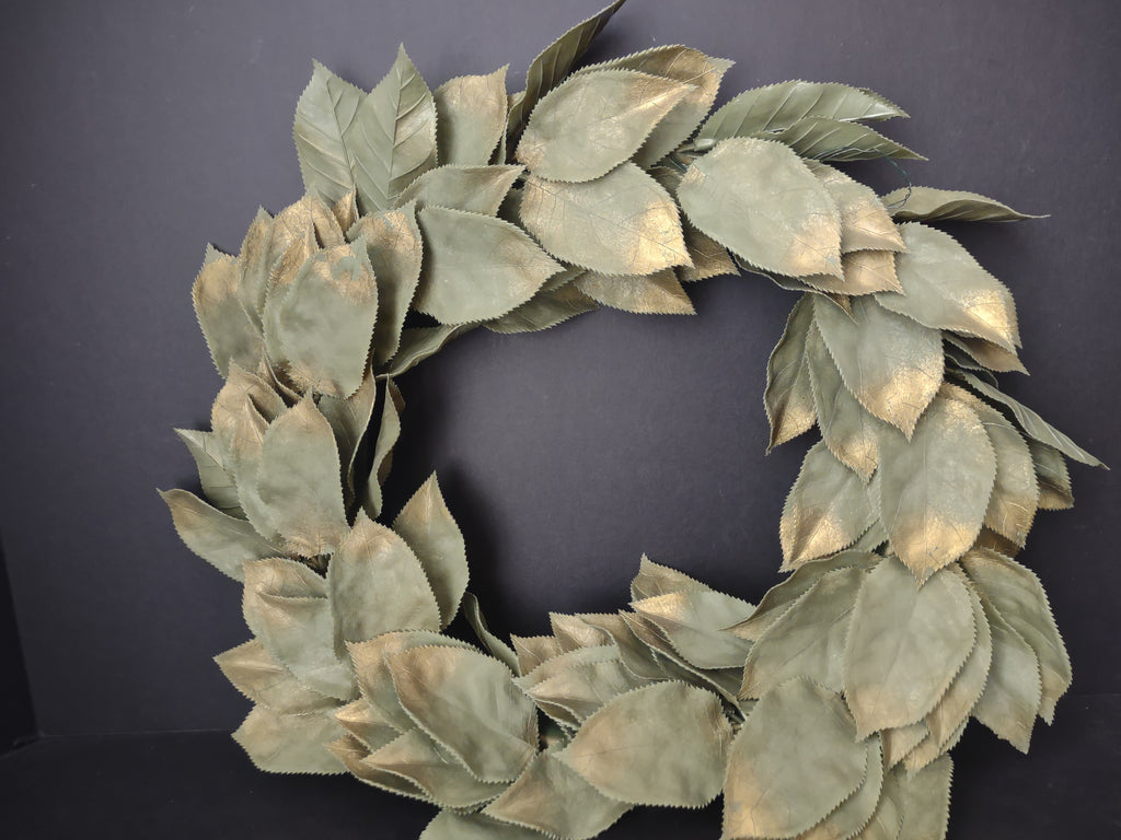 Vintage Artificial Plastic Green Leaf Laurel Wreath 12" (lot 1140)