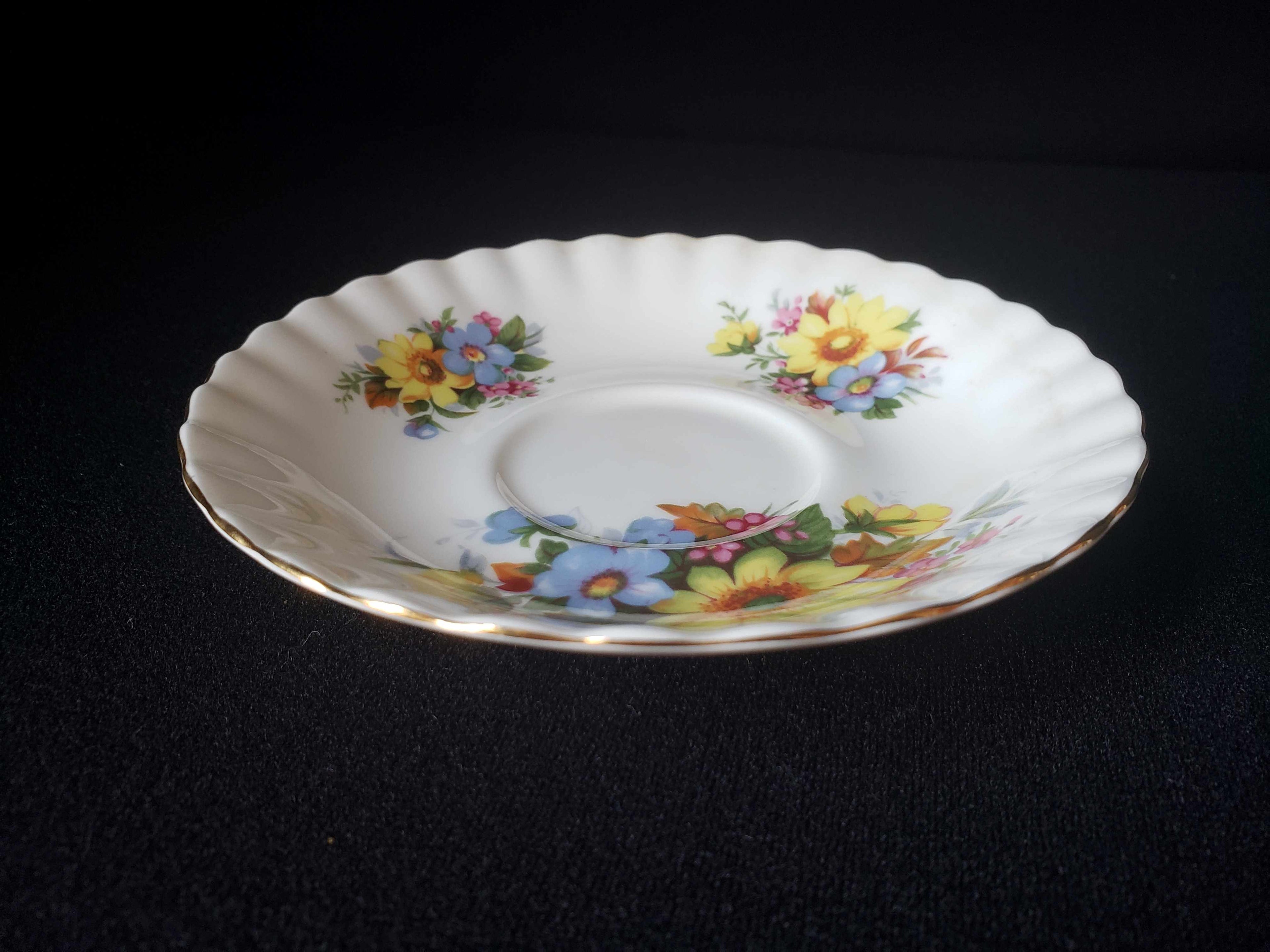 Vintage Royal Albert Yellow Daisy Summertime Series Saucer ONLY (2006)