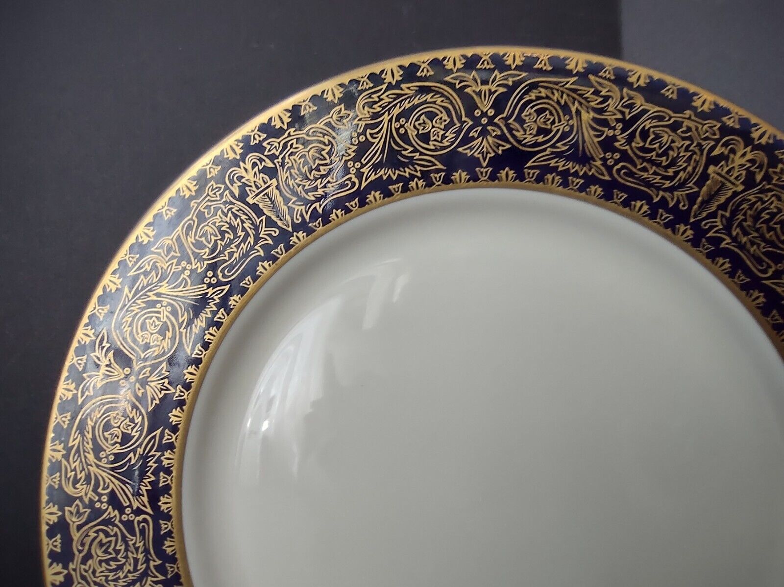 Alvin USA Heavy Ornate Gold Trim Cobal Blue Dinner Plate 10-1/8" (lot 722)