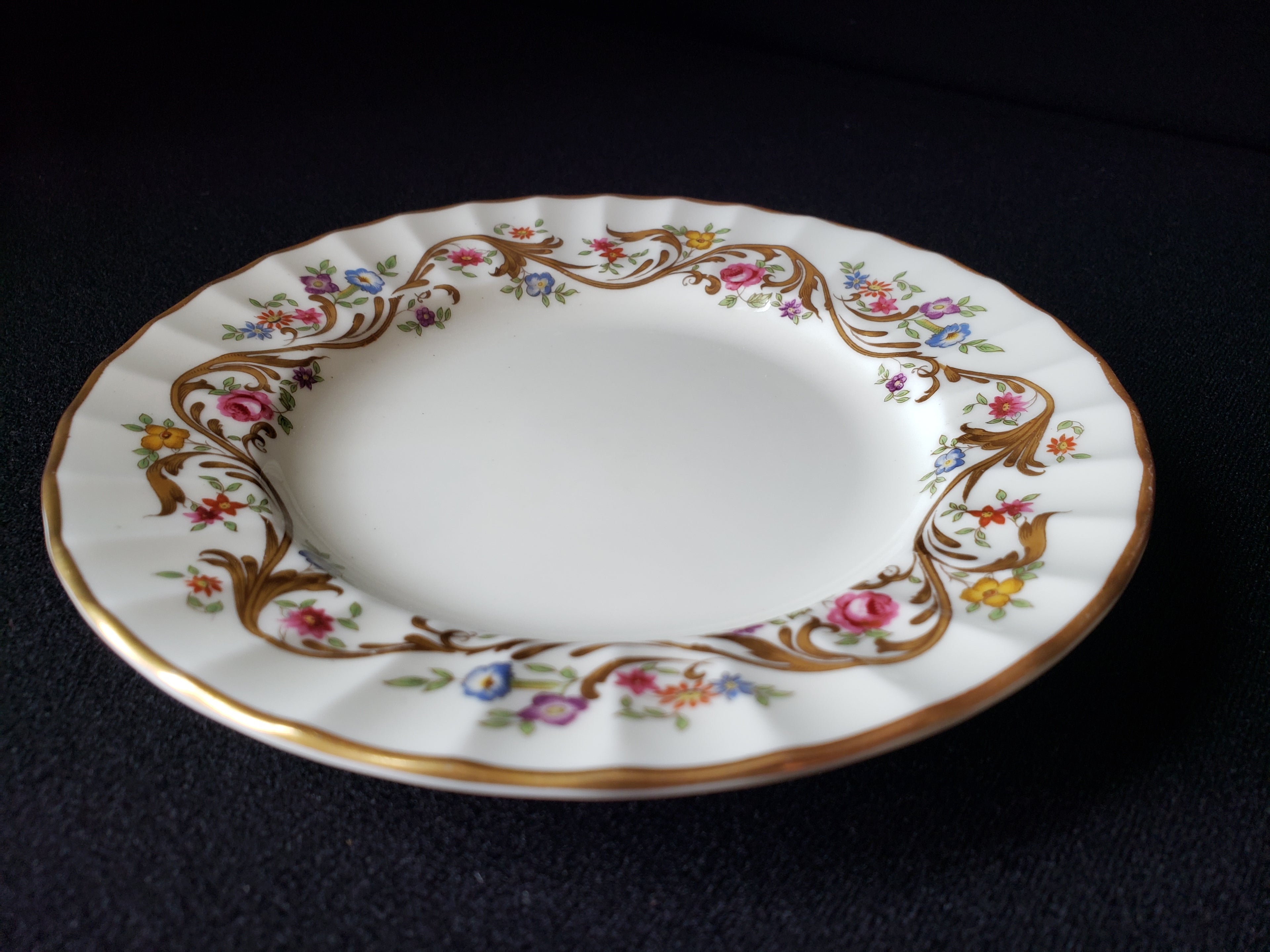 Vintage Royal Worcester Bread or Dessert Plate 6" (lot 2086)