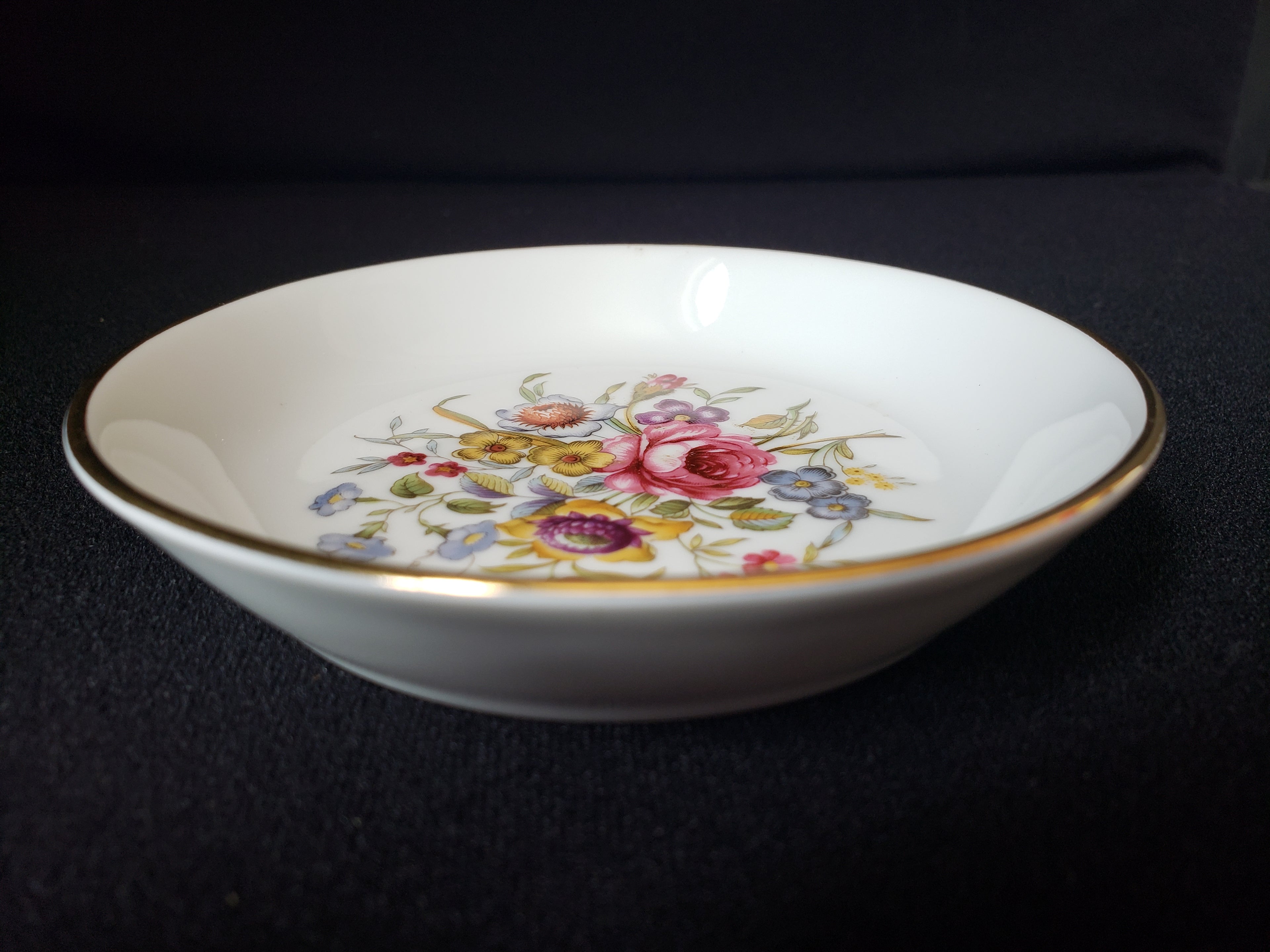 Vintage Royal Worcester Bournemouth Avon 1982 Small Dish 4-1/2" (lot 2066)