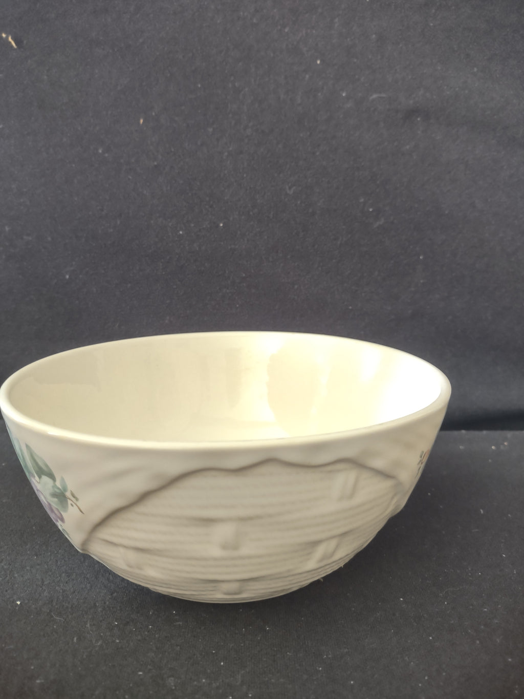 Grapevine Pfaltzgraff Basket Weave Pattern Bowl Grapes Roseberry Leaf (Lot 3875