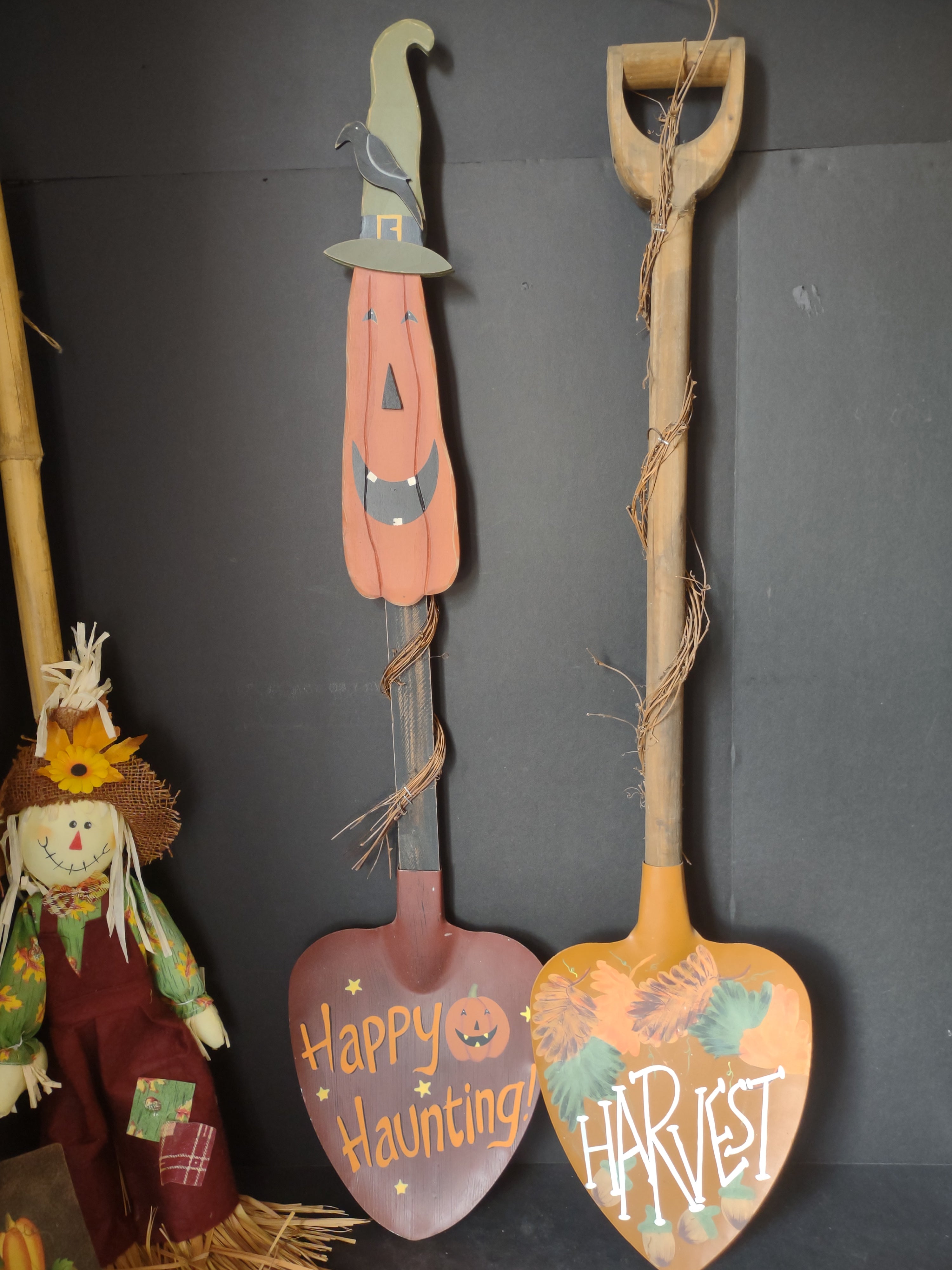 Halloween Harvest Thanksgiving Scarecrow Pumpkin Shovel Broom (lot 2998j)