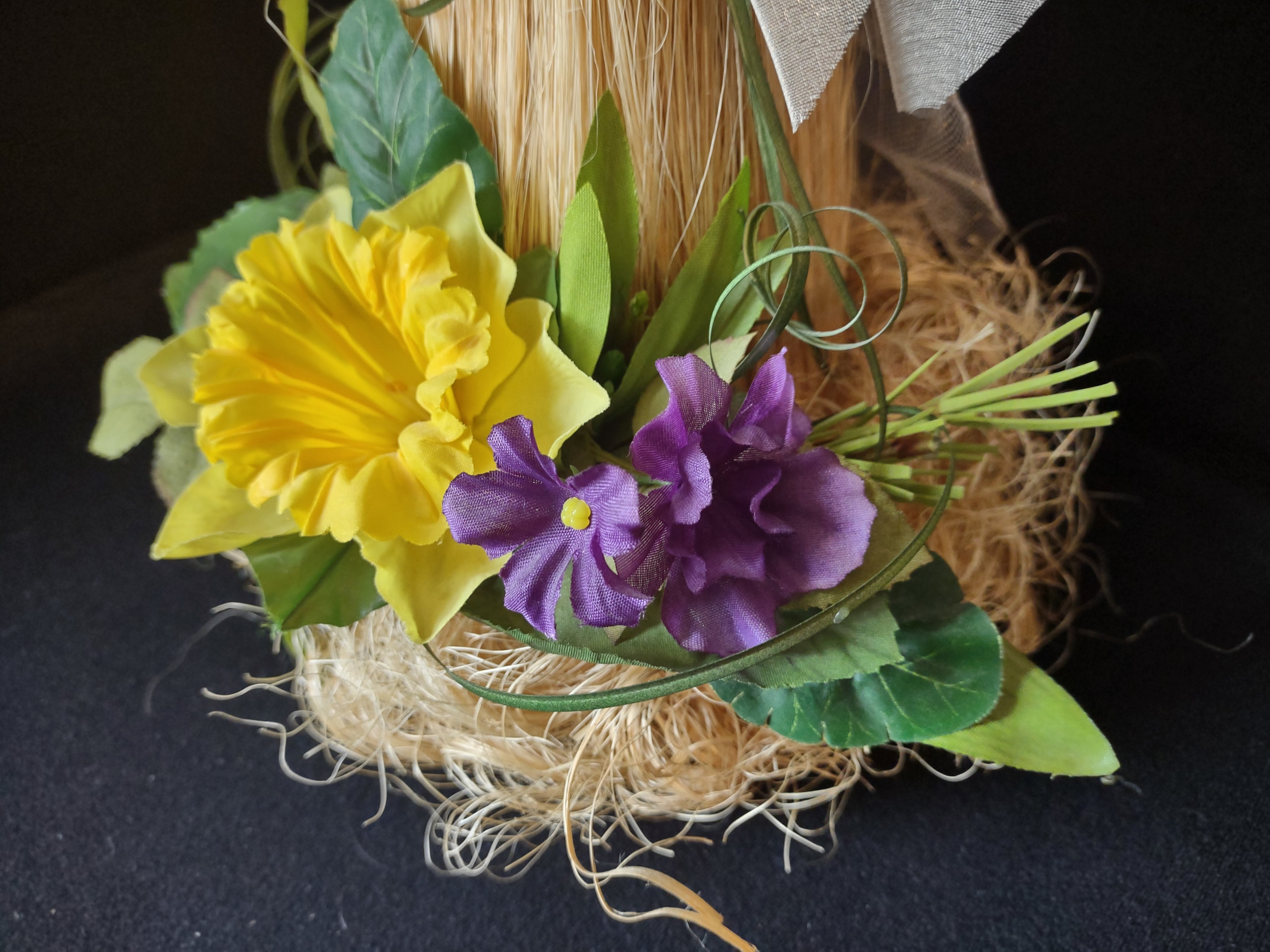 Straw Angel Spring Flowers Decoration (lot 2755c)
