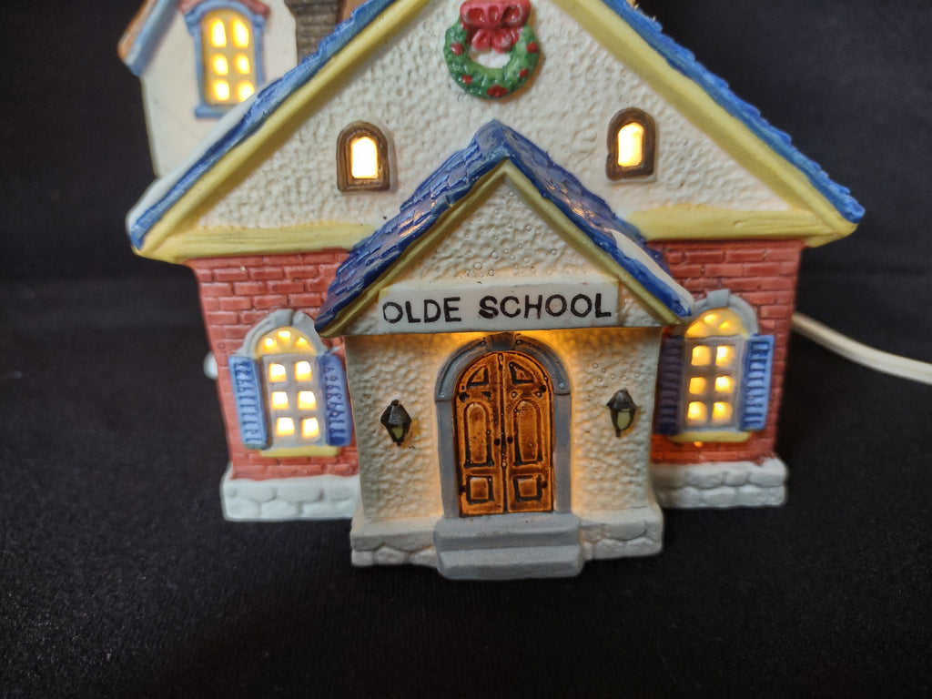 Vintage Lemax Olde School House Christmas Village Light Up (lot 2284)