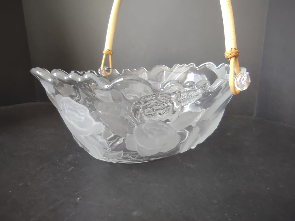 Von Maur Wedding Basket Roses Etched Glass (lot 2663)