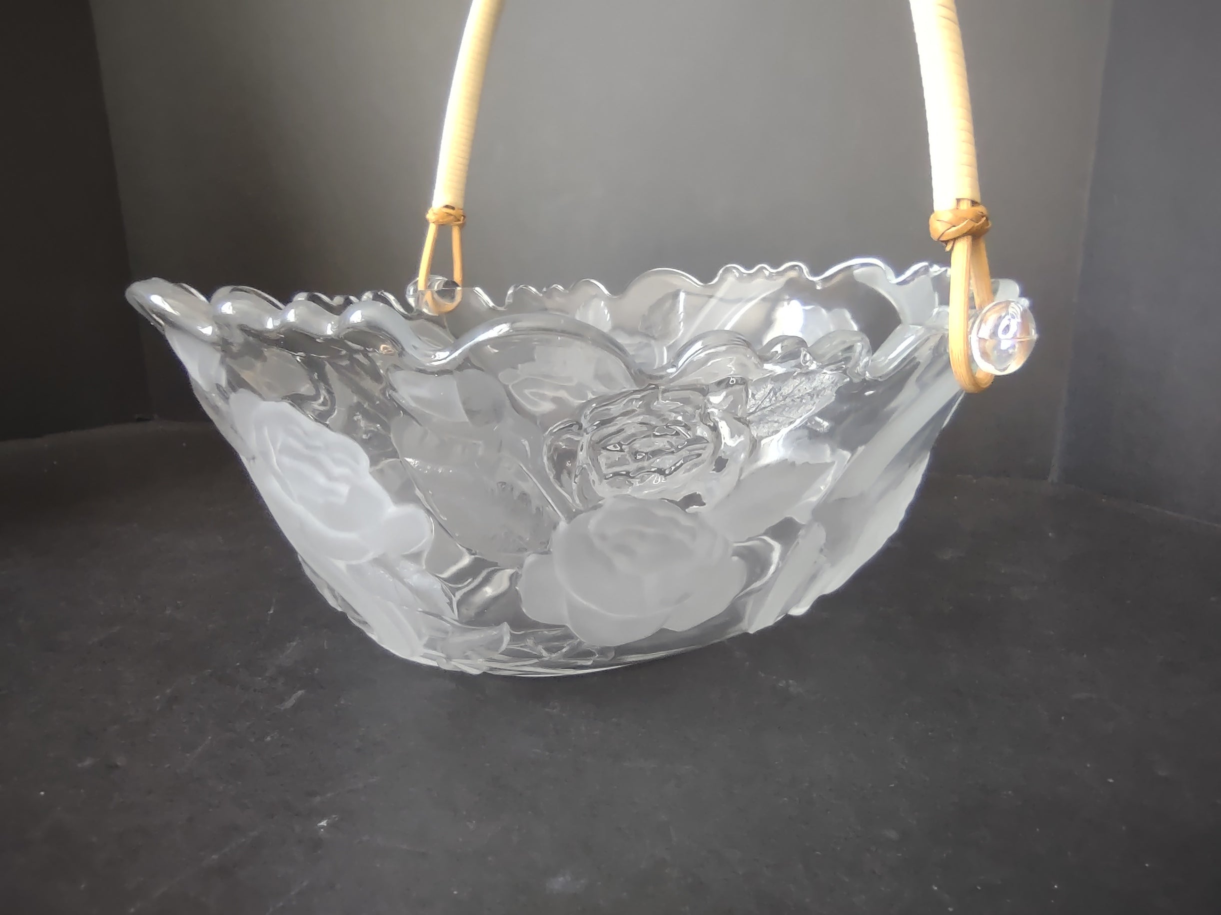 Von Maur Wedding Basket Roses Etched Glass (lot 2663)