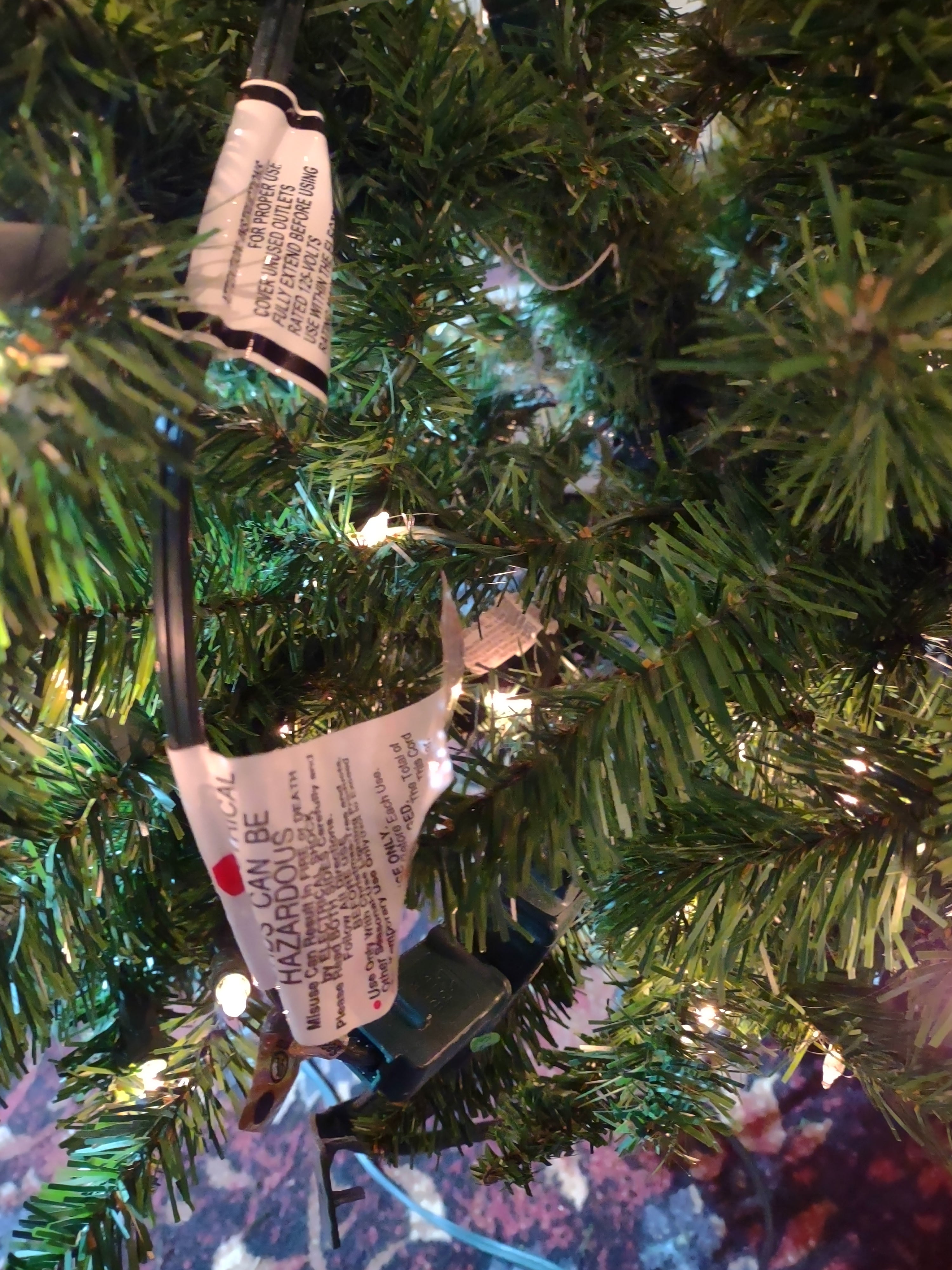 Christmas Slim Artificial Prelit 6 ft Tree (lot 3408)