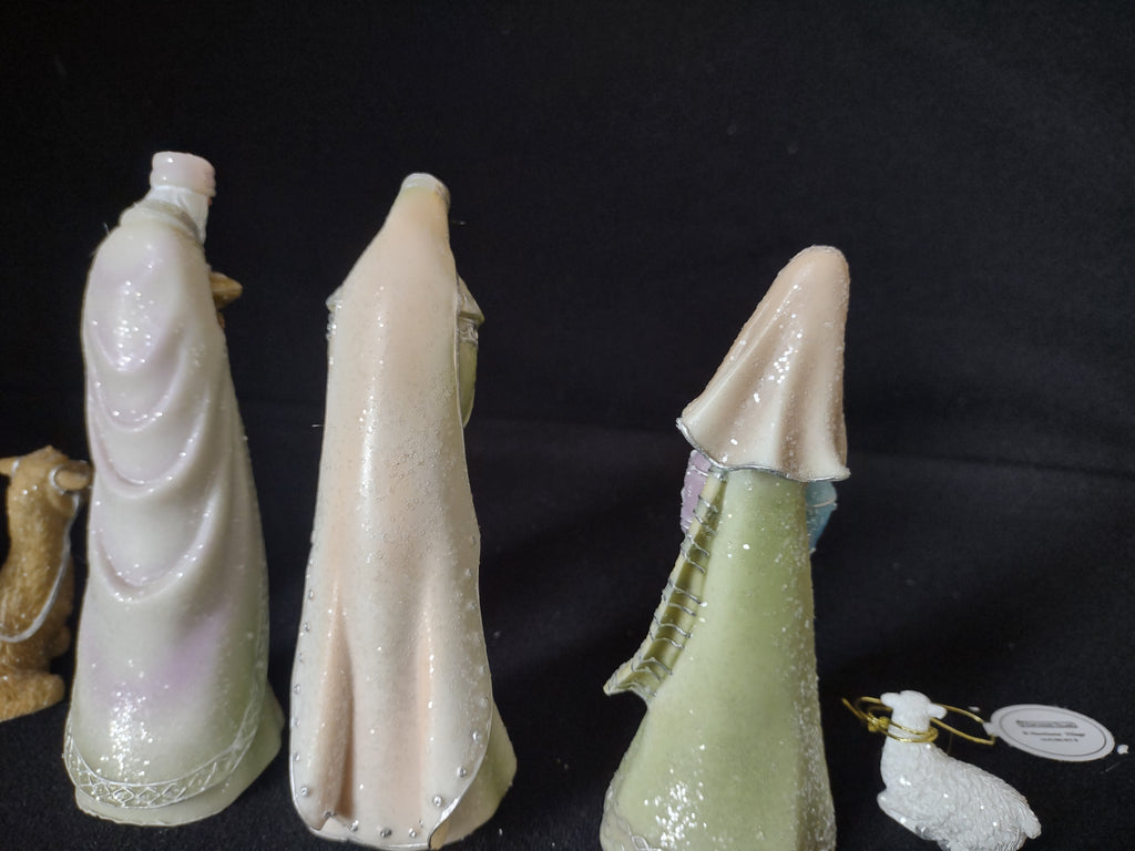 Nativity Hawthorne Village King Gaspar Melchior Lady w Urns Camel Lamb (lot 2288)