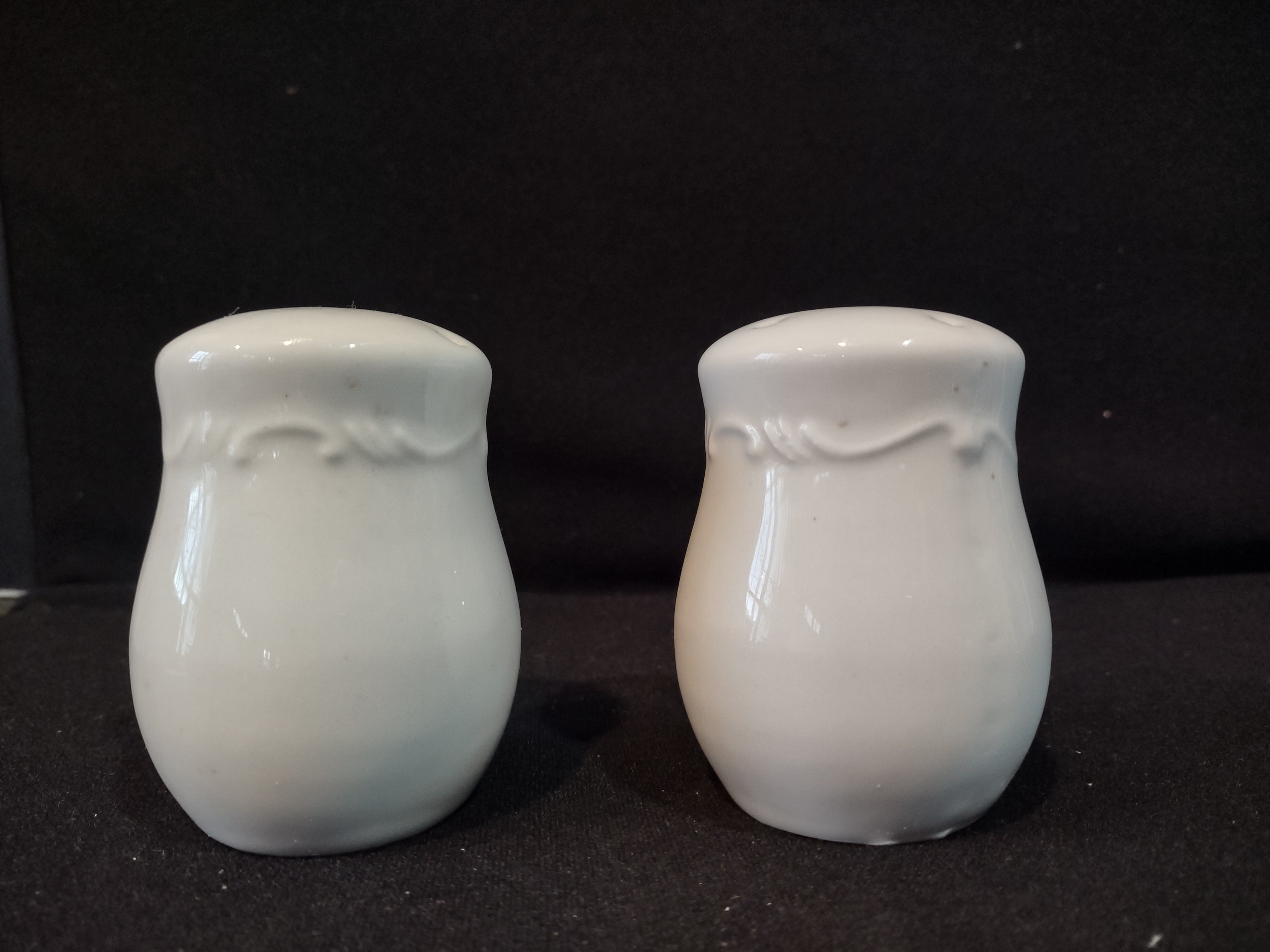 Vintage Salt and Pepper Shaker White Ceramic Scroll (lot 5379)